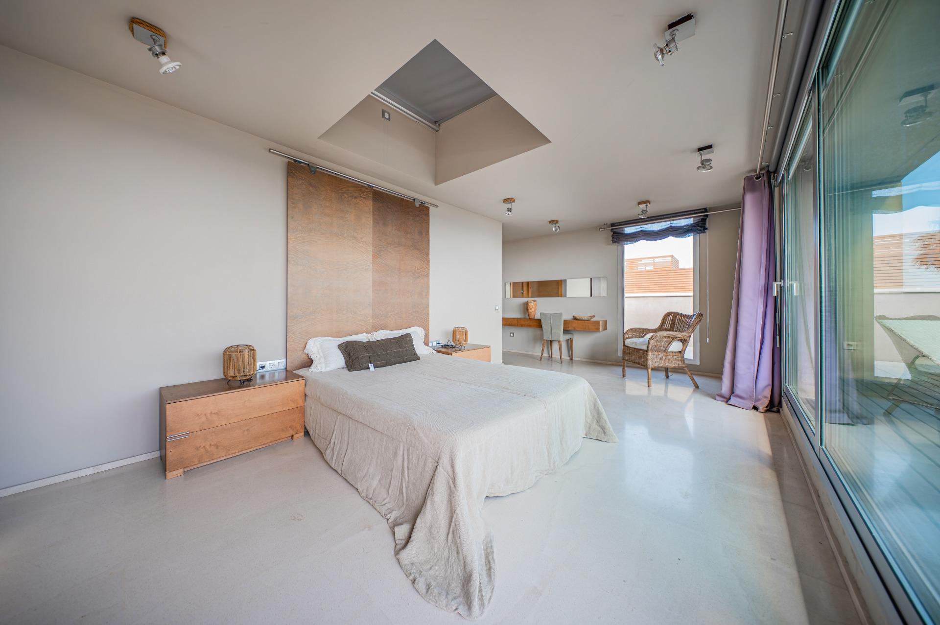 Exclusiva casa de autor en primera línea de mar en Gavà Mar