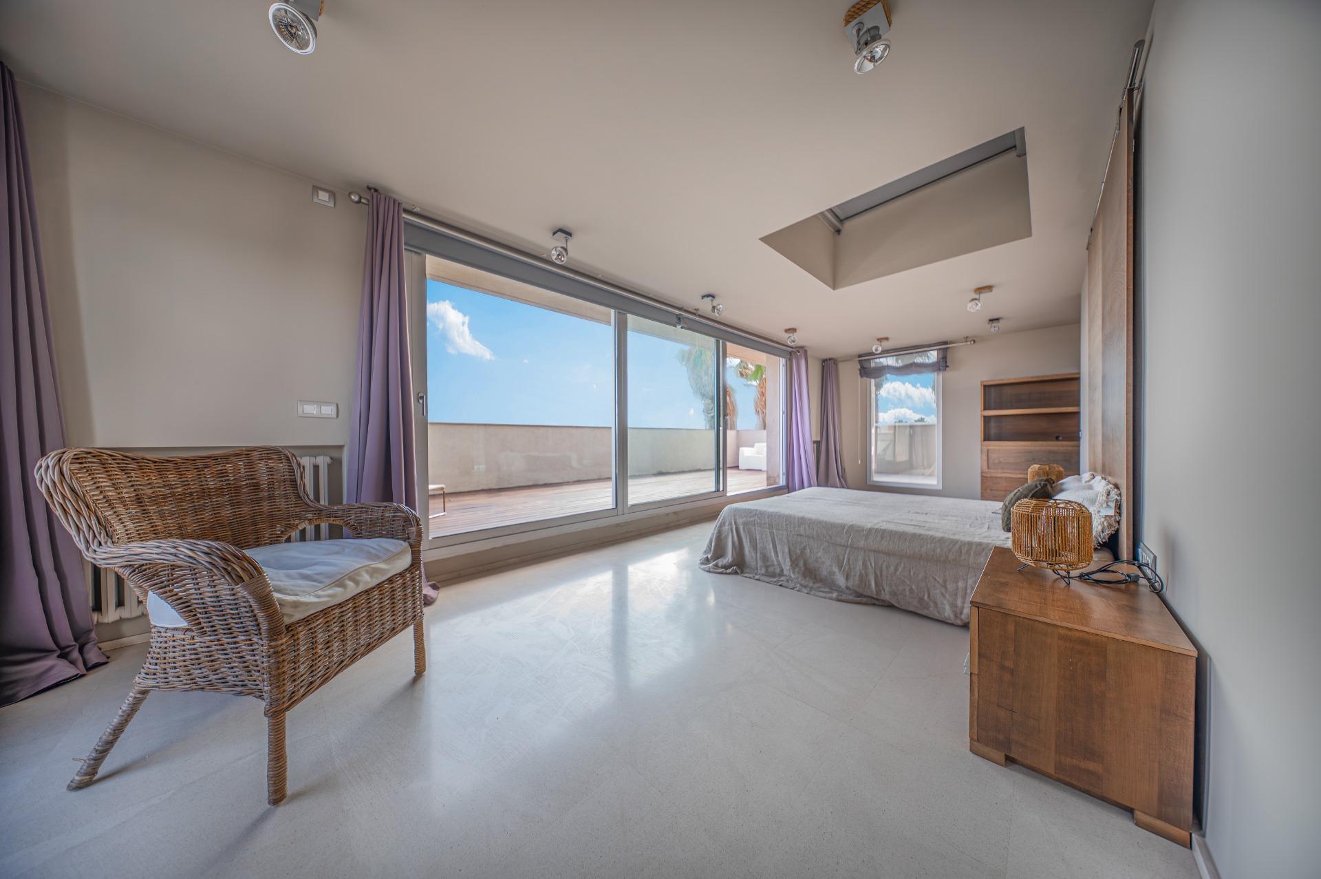 Exclusiva casa de autor en primera línea de mar en Gavà Mar