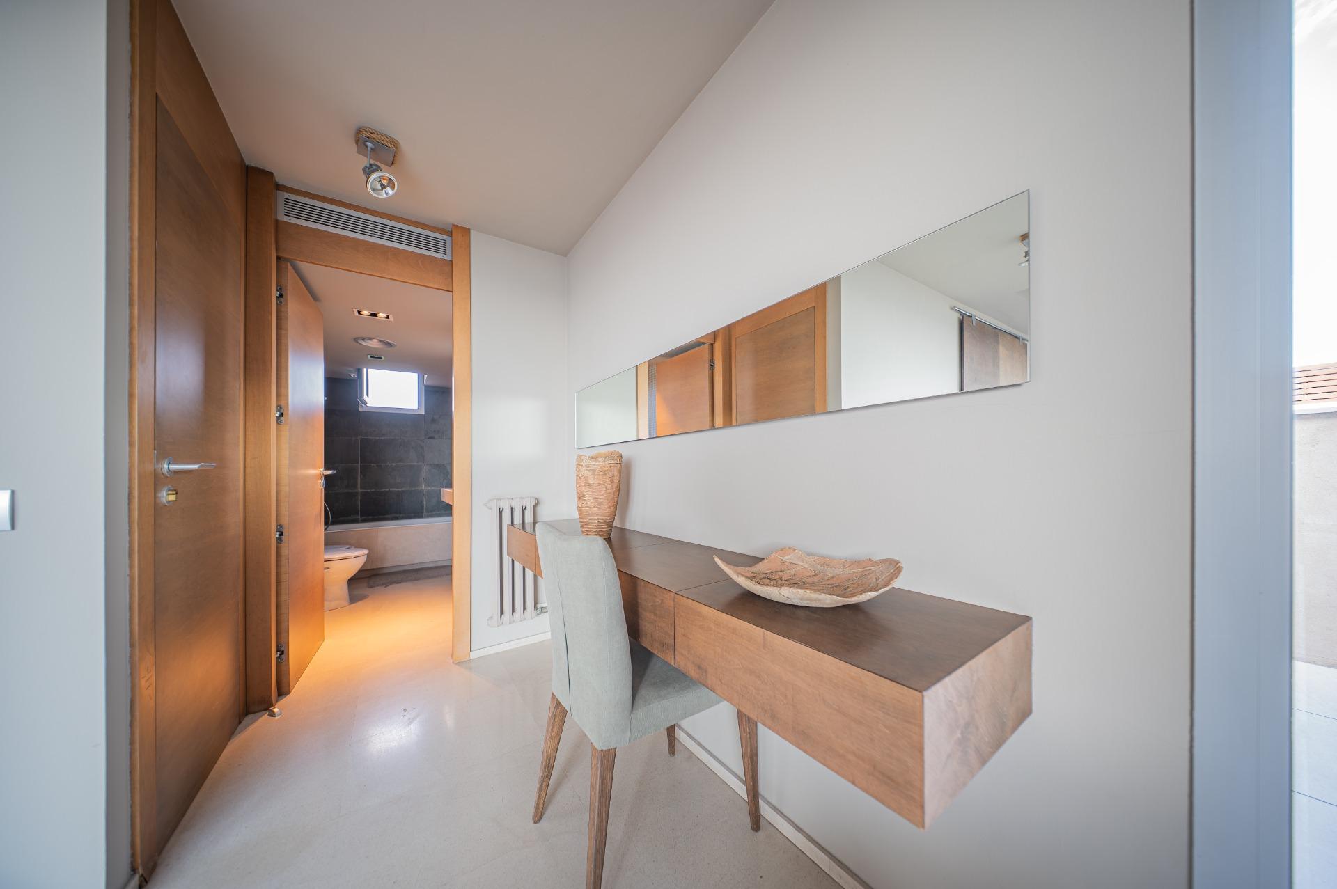 Exclusiva casa de autor en primera línea de mar en Gavà Mar