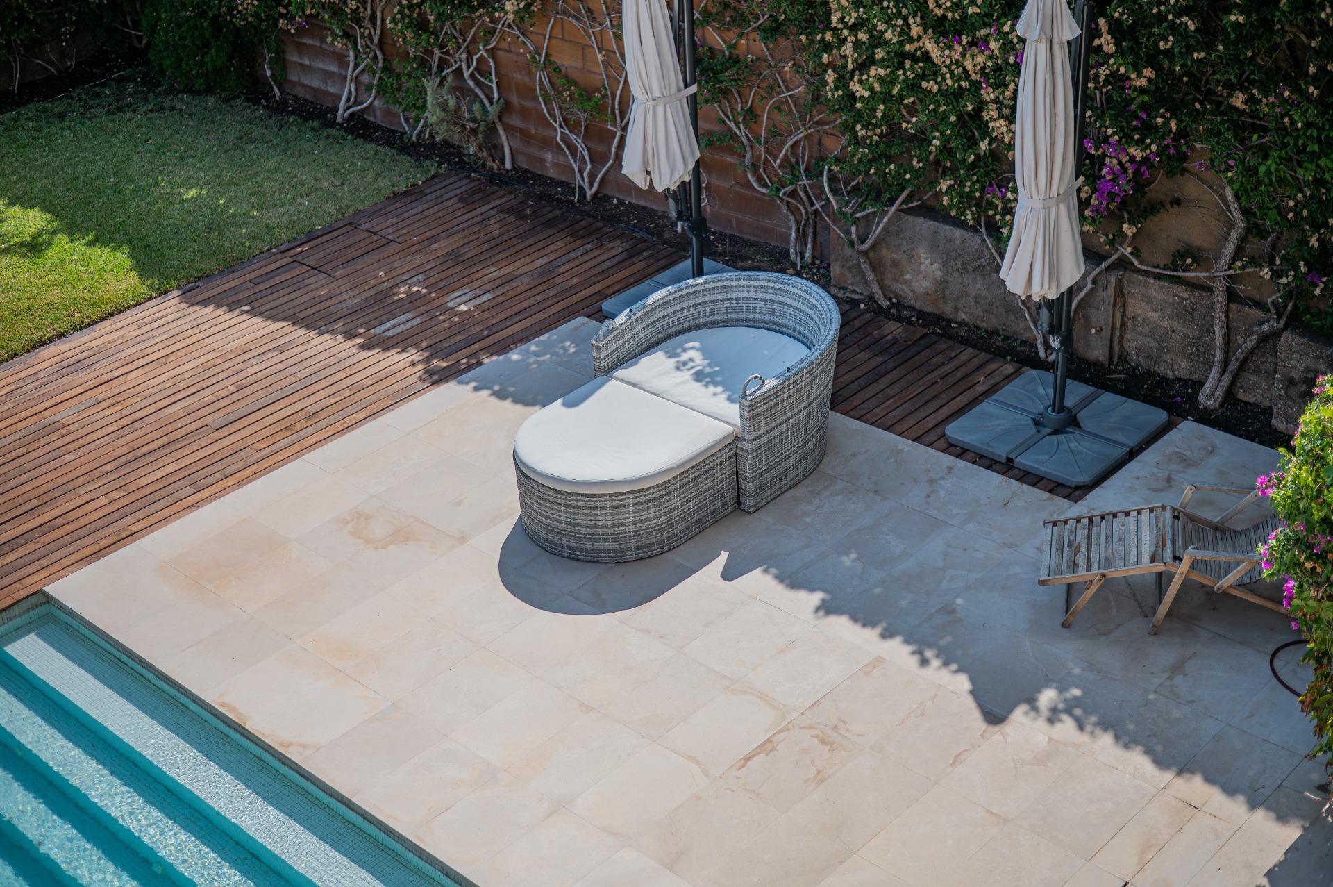 Exclusiva casa de autor en primera línea de mar en Gavà Mar