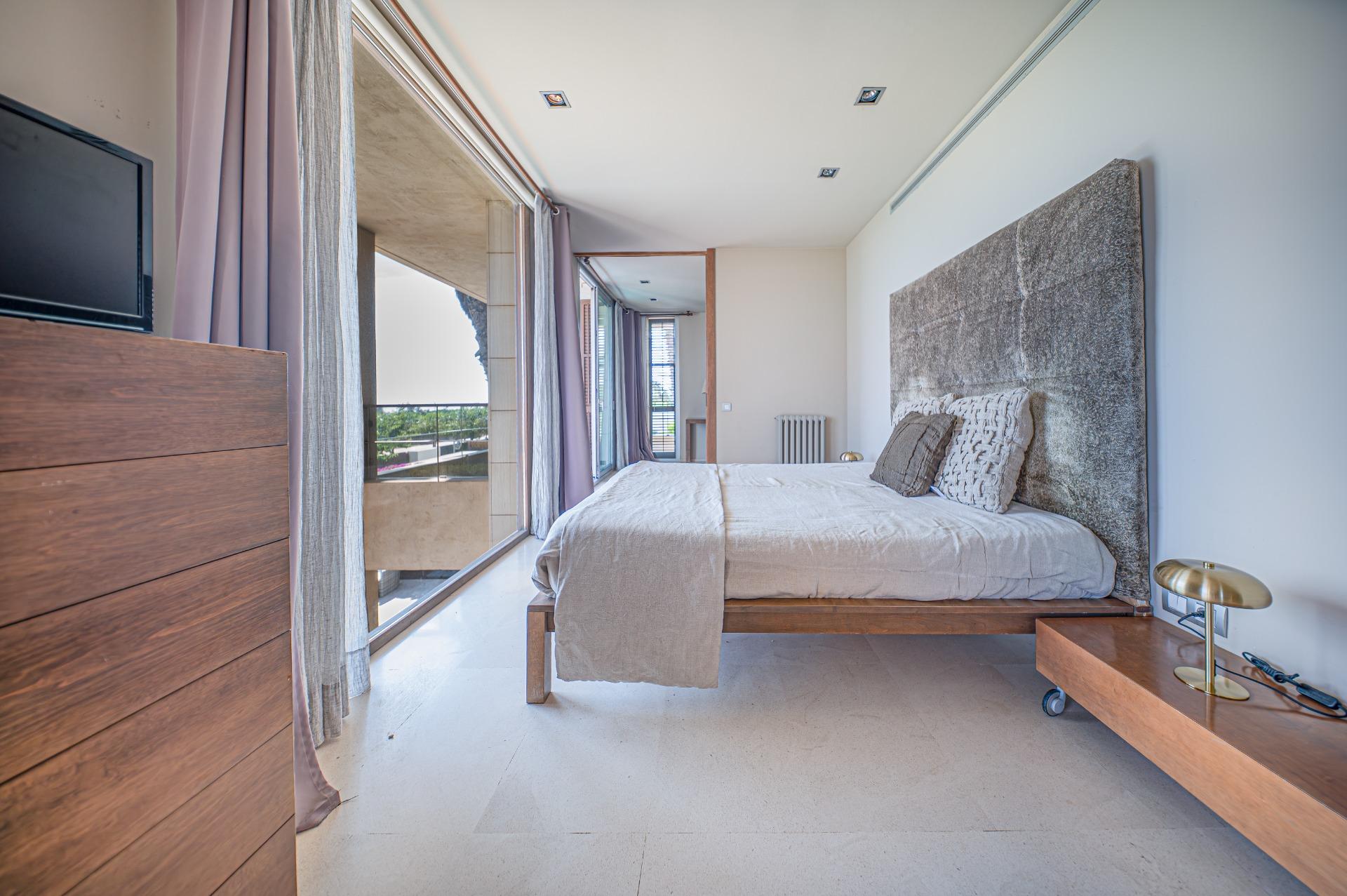 Exclusiva casa de autor en primera línea de mar en Gavà Mar