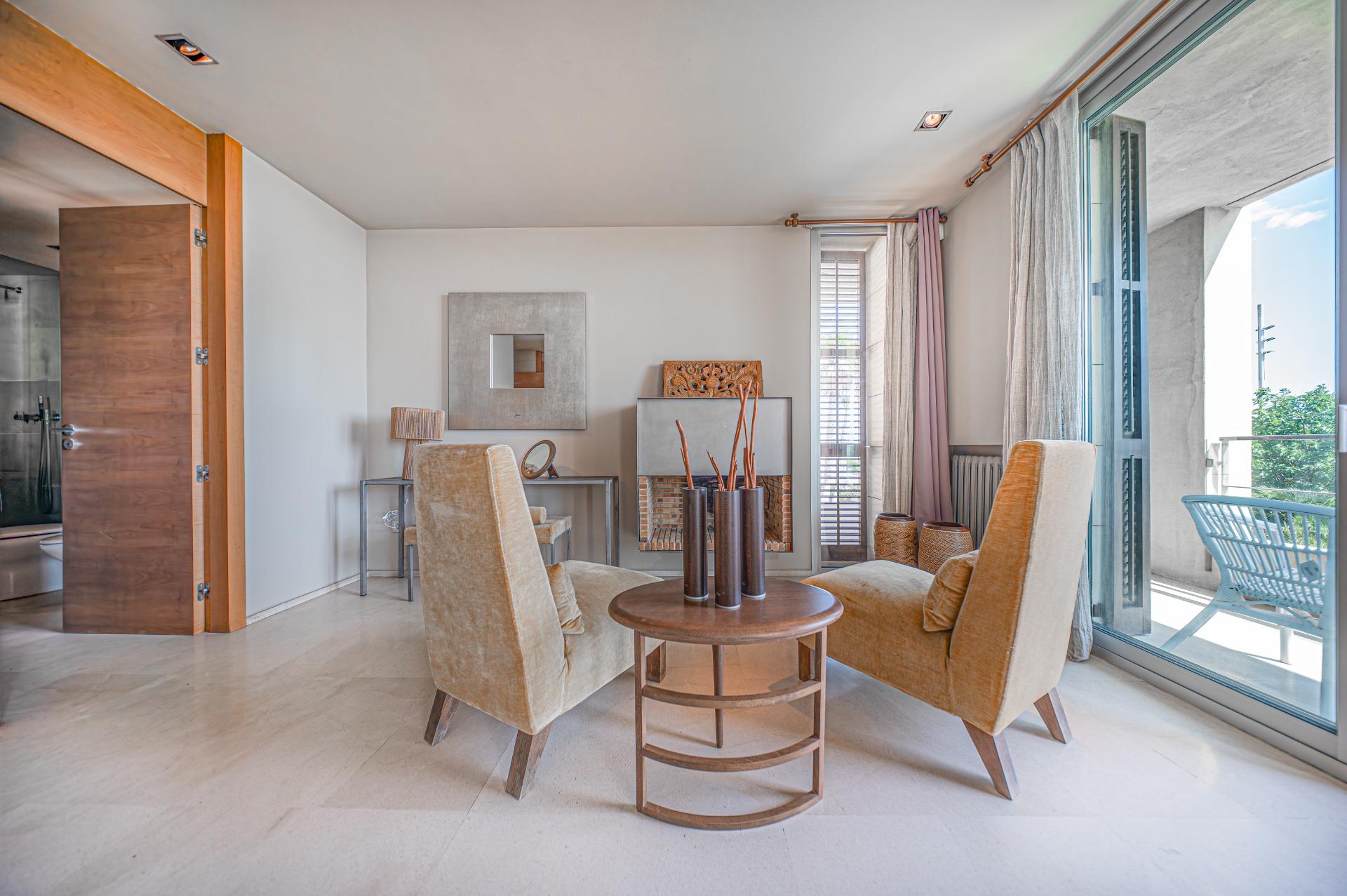 Exclusiva casa de autor en primera línea de mar en Gavà Mar