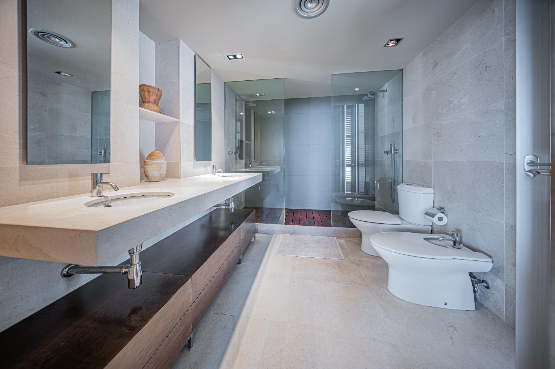 Exclusiva casa de autor en primera línea de mar en Gavà Mar