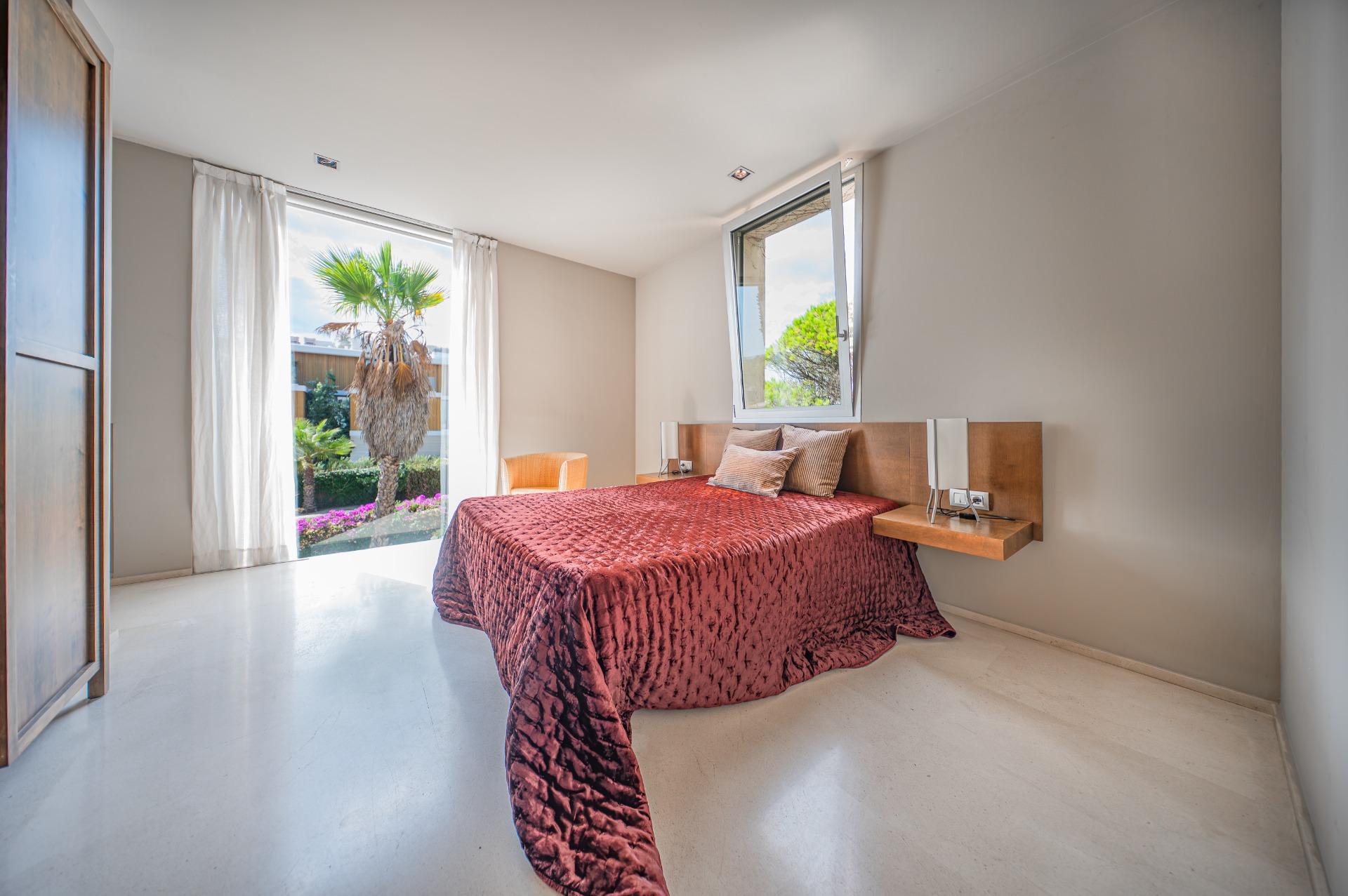 Exclusiva casa de autor en primera línea de mar en Gavà Mar