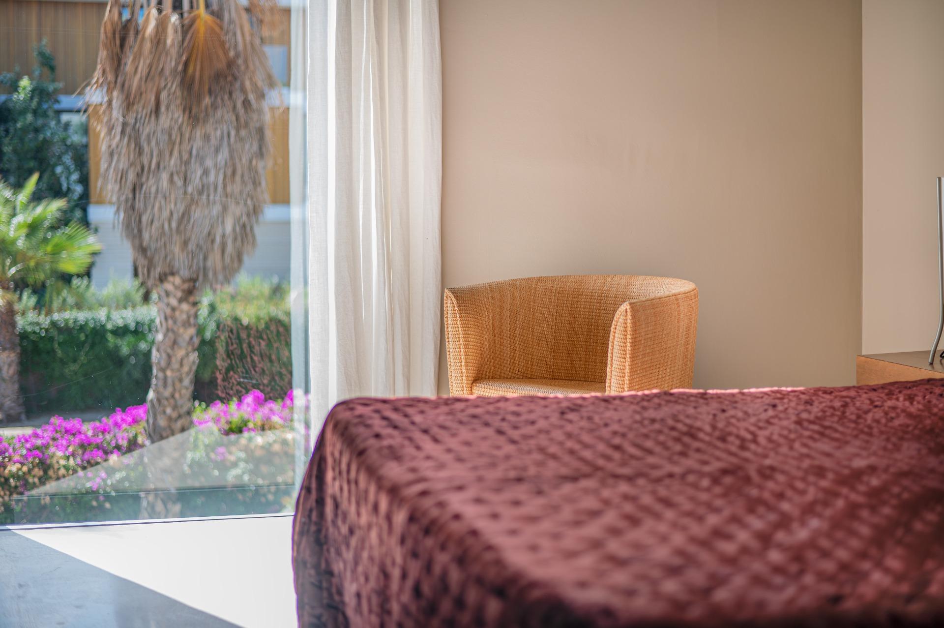 Exclusiva casa de autor en primera línea de mar en Gavà Mar