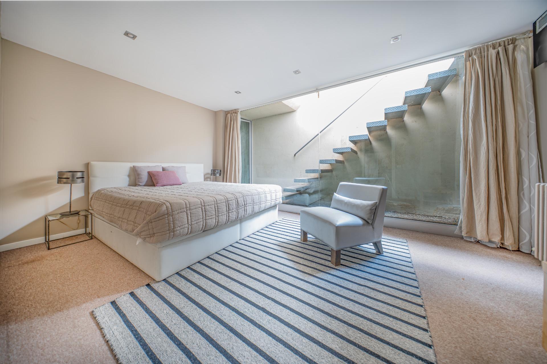 Exclusiva casa de autor en primera línea de mar en Gavà Mar