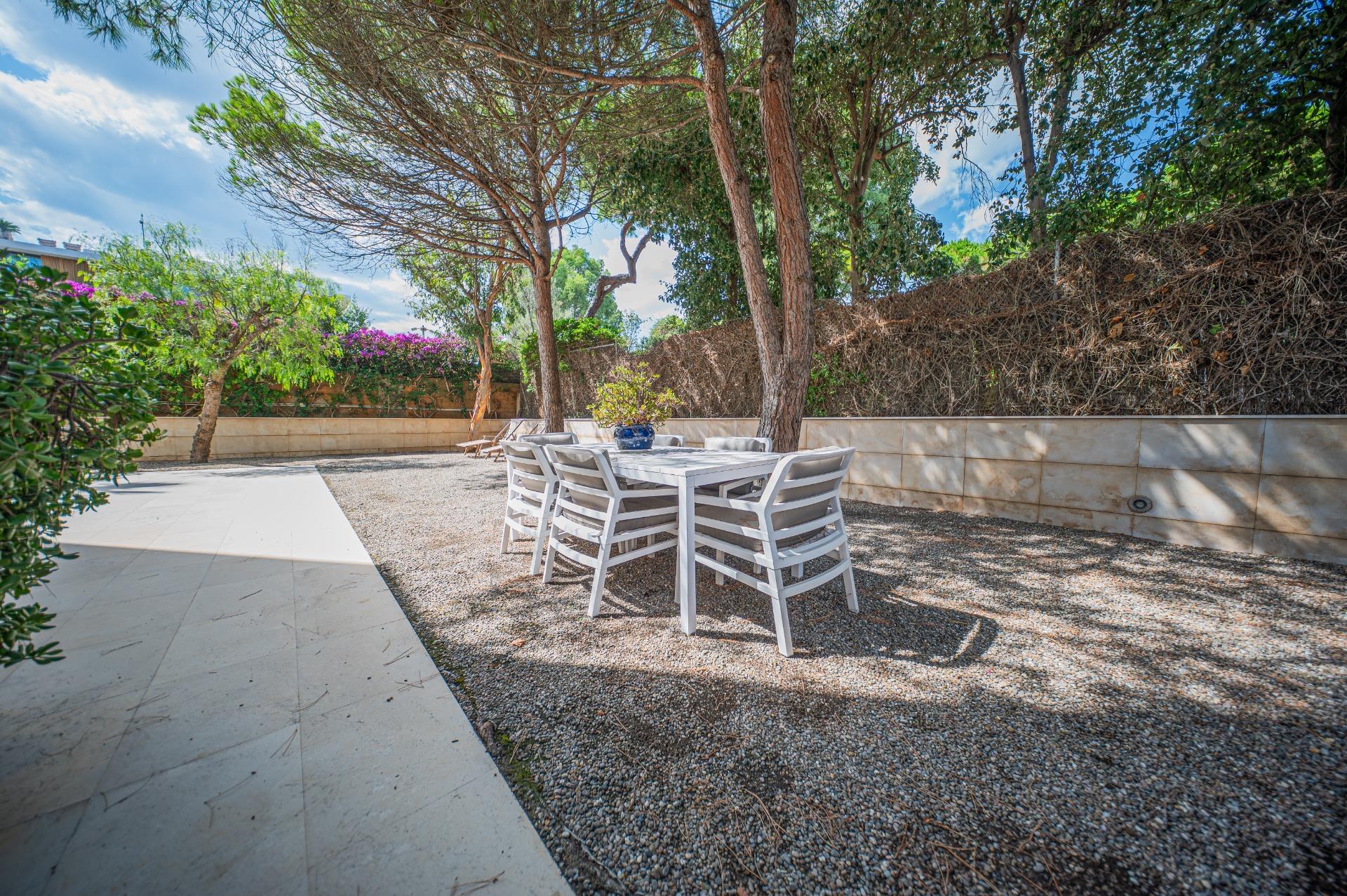 Exclusiva casa de autor en primera línea de mar en Gavà Mar