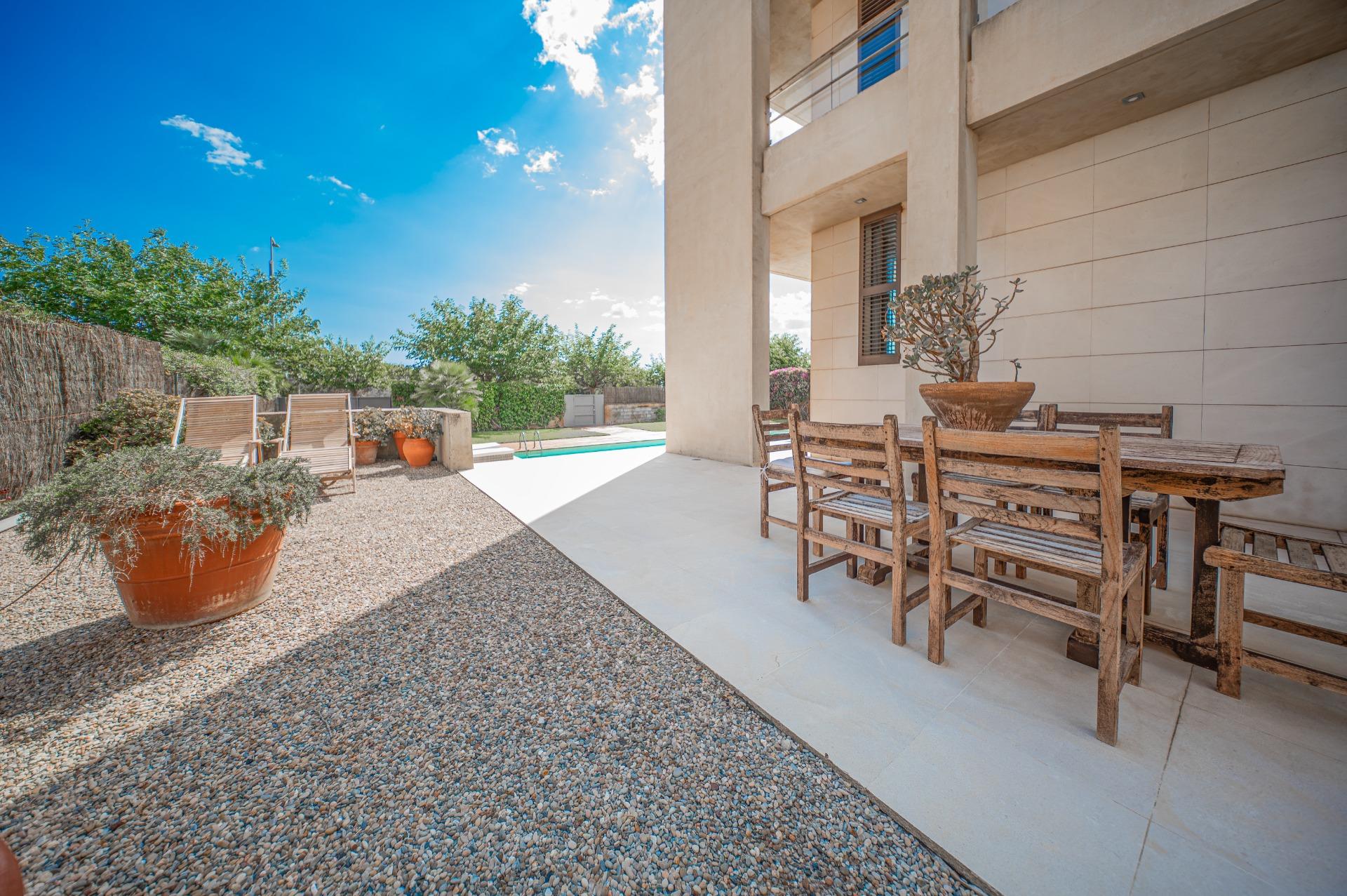 Exclusiva casa de autor en primera línea de mar en Gavà Mar