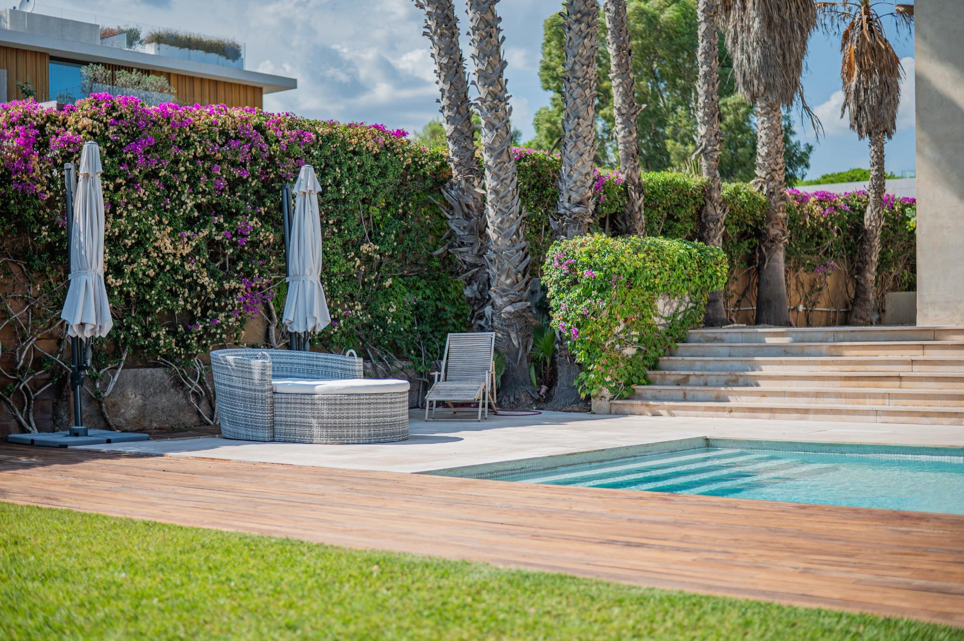 Exclusiva casa de autor en primera línea de mar en Gavà Mar