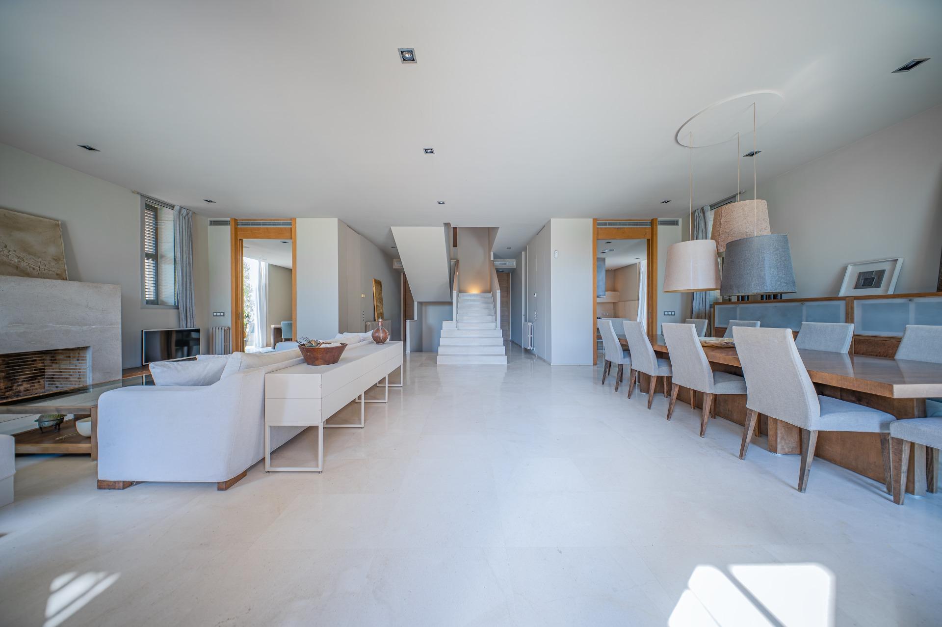 Exclusiva casa de autor en primera línea de mar en Gavà Mar