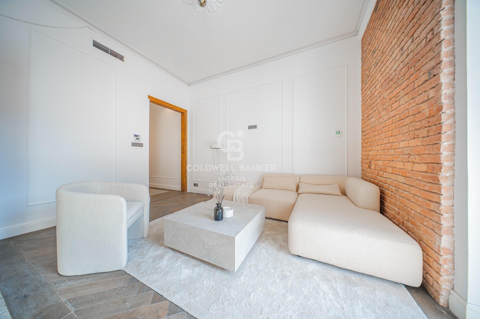 Fully renovated appartment with charm in Eixample Izquierdo