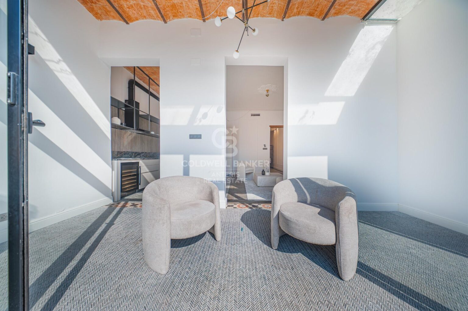 Odnowiony apartament pełen uroku w Eixample Izquierdo