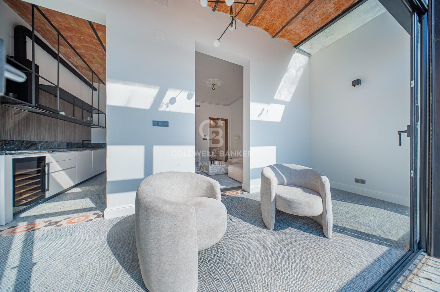 Odnowiony apartament pełen uroku w Eixample Izquierdo