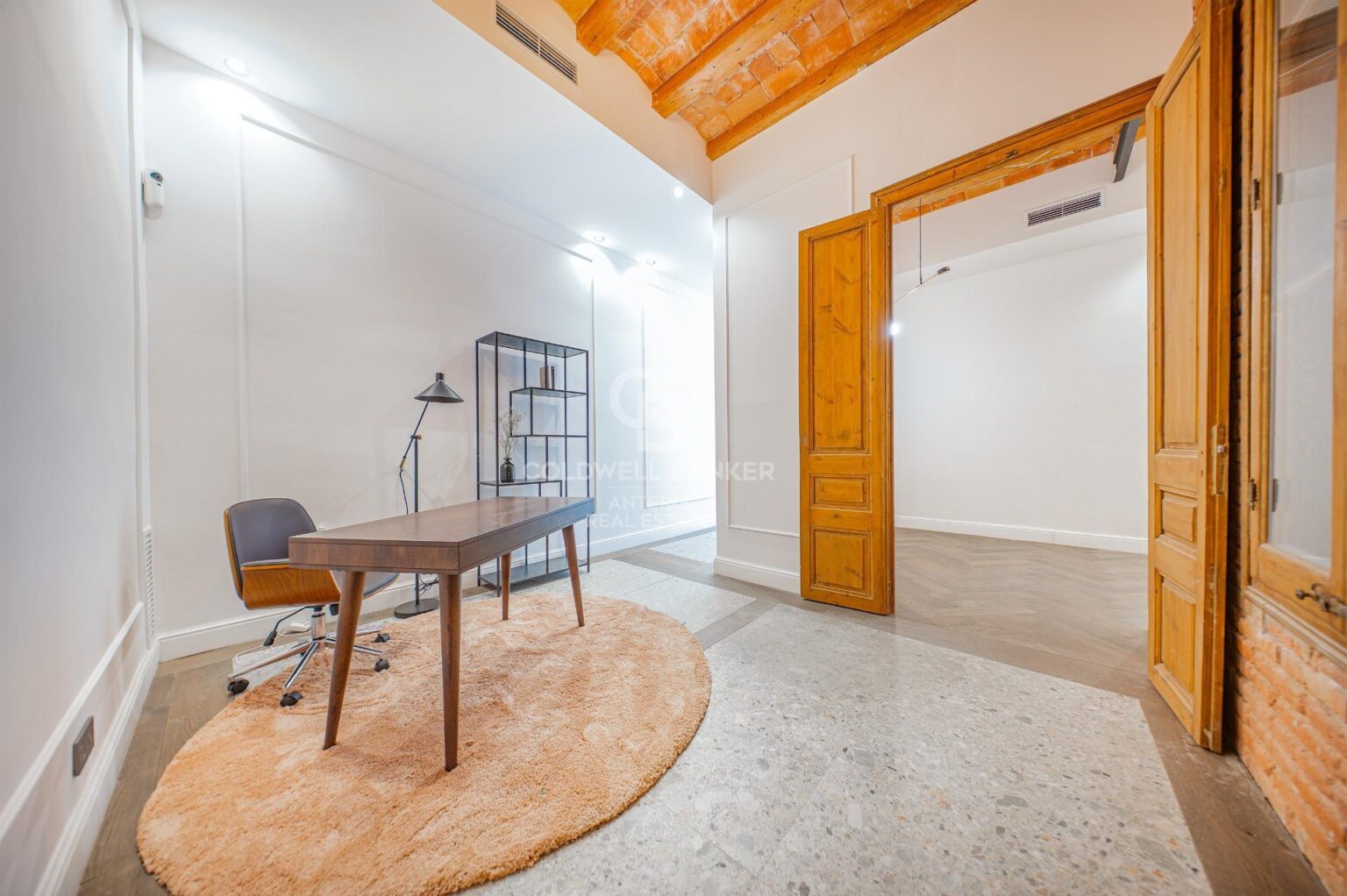 Odnowiony apartament pełen uroku w Eixample Izquierdo