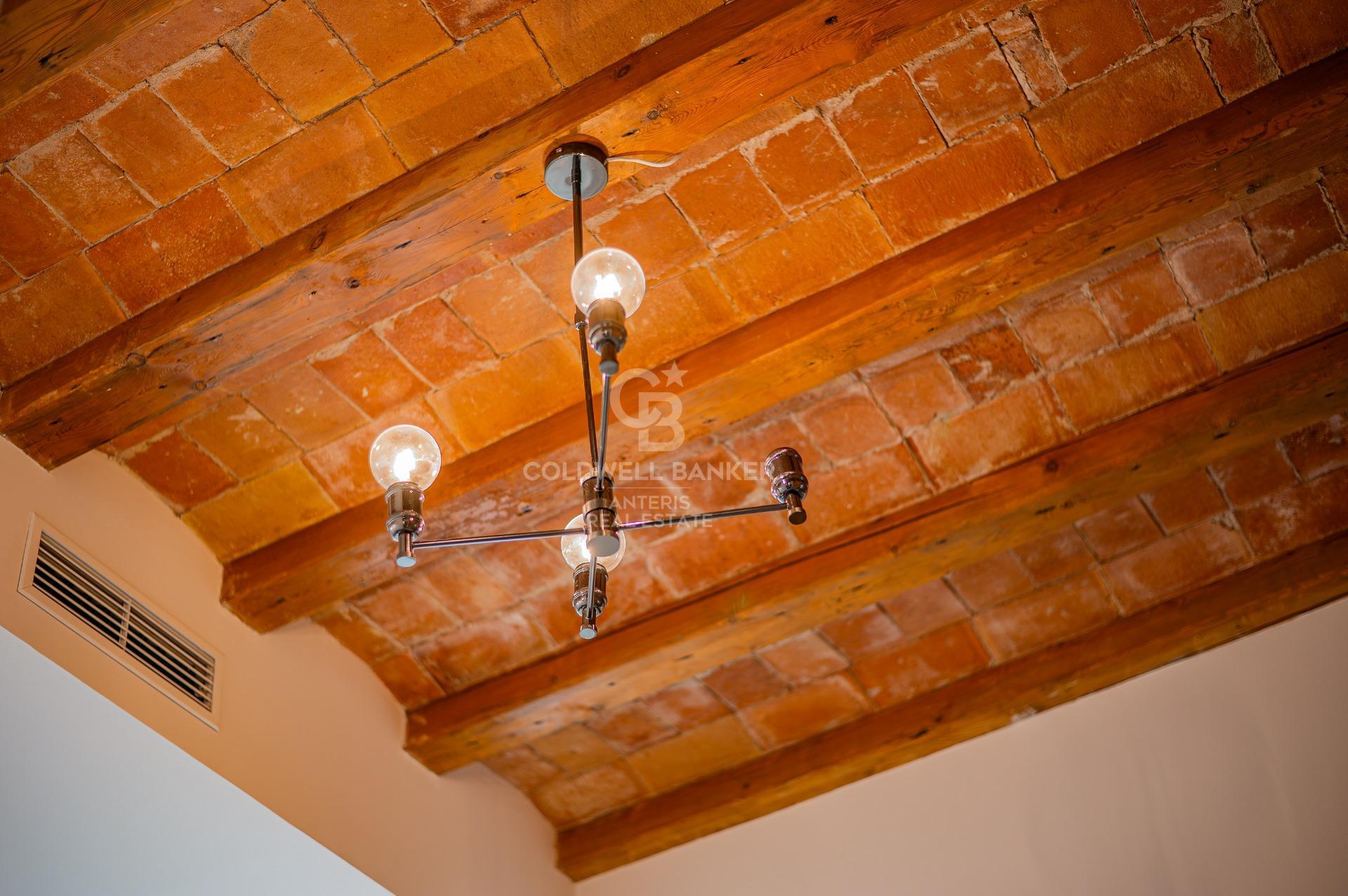 Fully renovated appartment with charm in Eixample Izquierdo