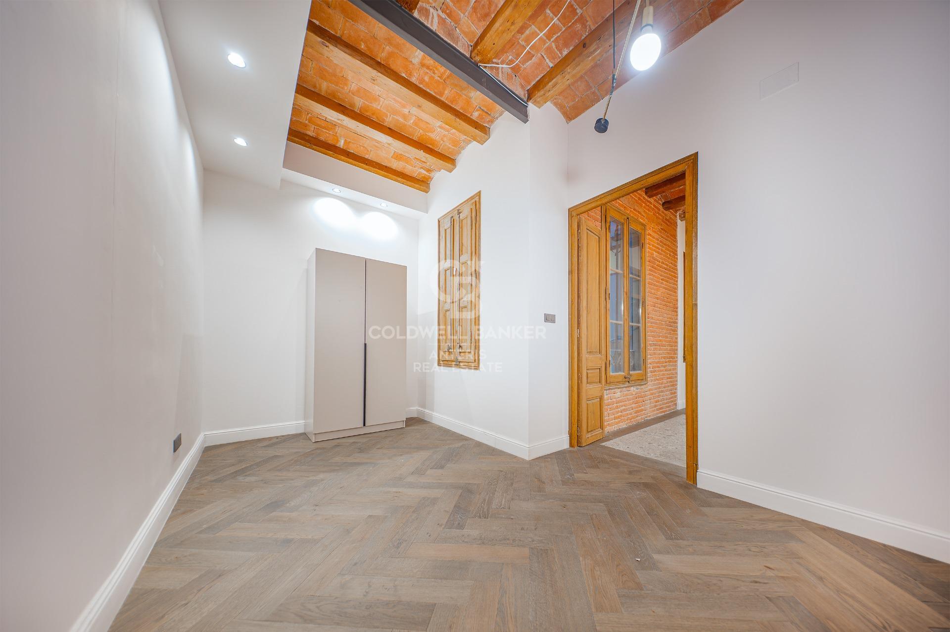 Fully renovated appartment with charm in Eixample Izquierdo