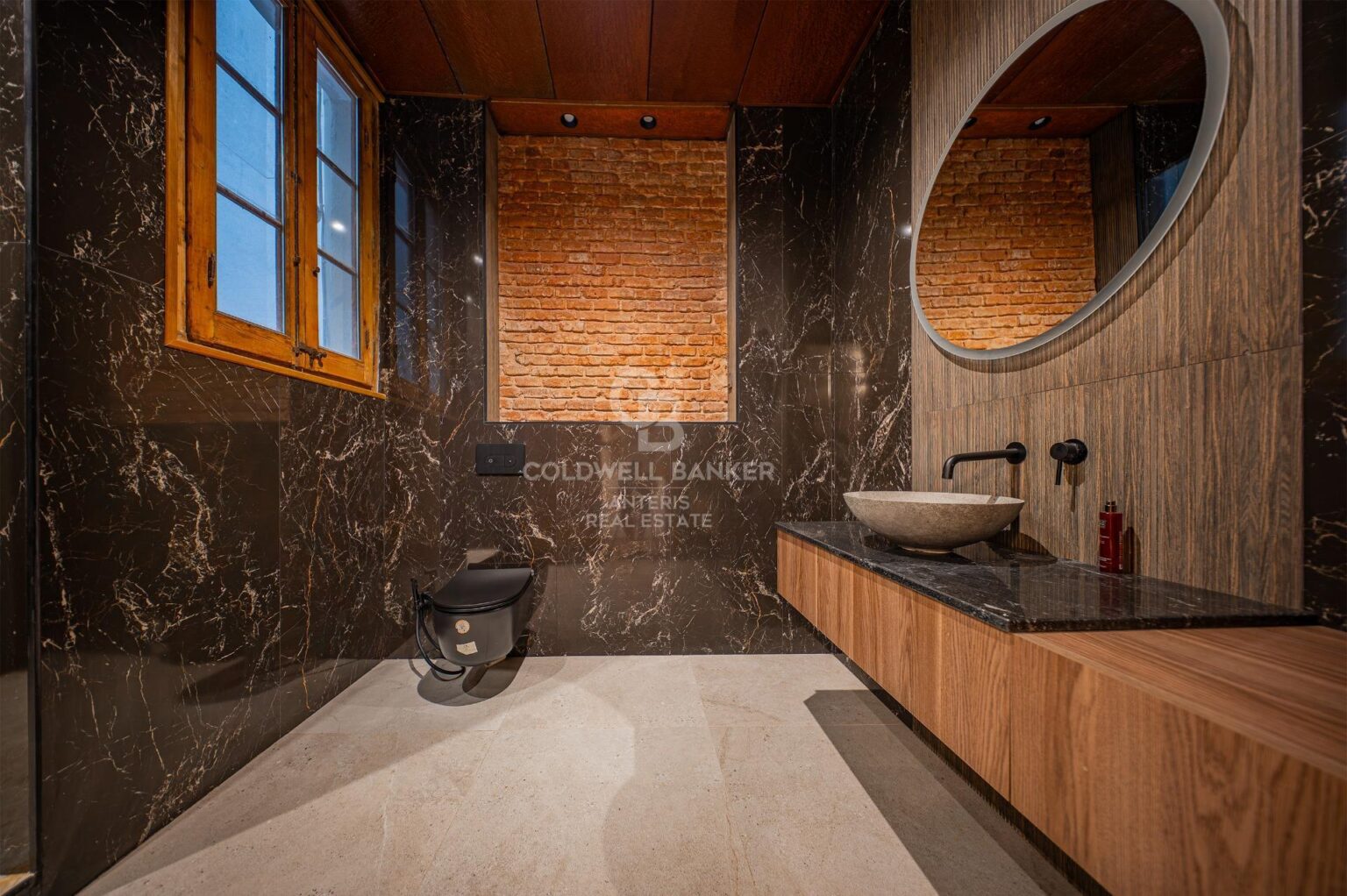 Odnowiony apartament pełen uroku w Eixample Izquierdo