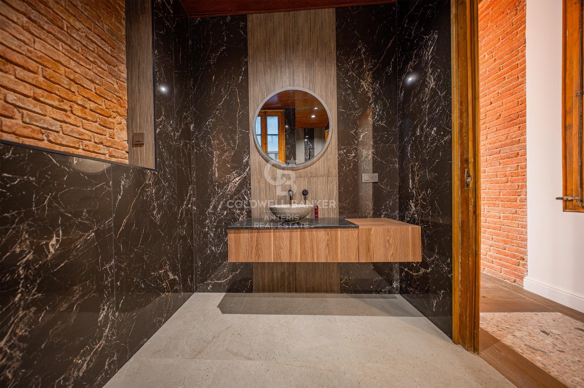 Fully renovated appartment with charm in Eixample Izquierdo