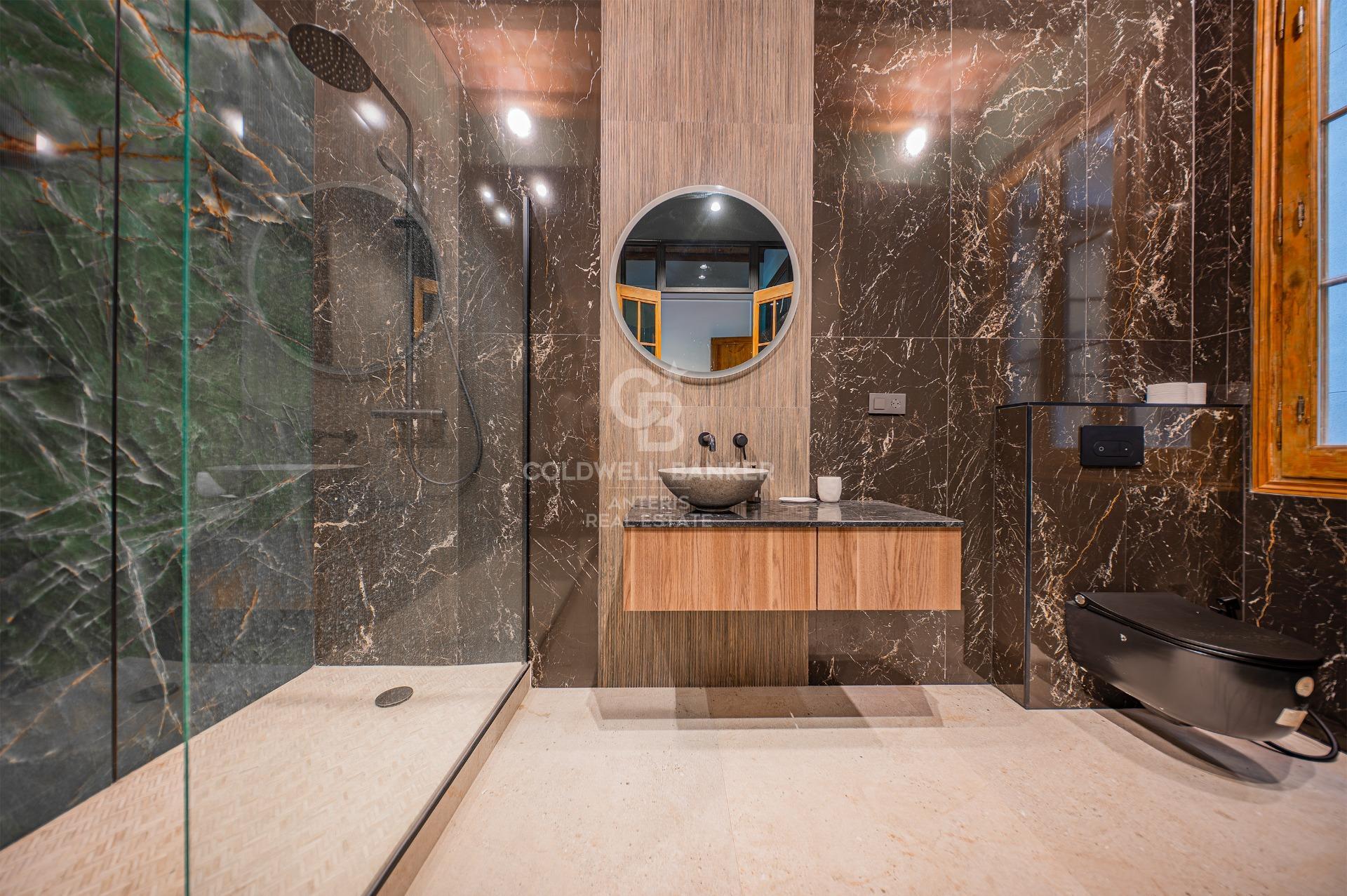 Fully renovated appartment with charm in Eixample Izquierdo