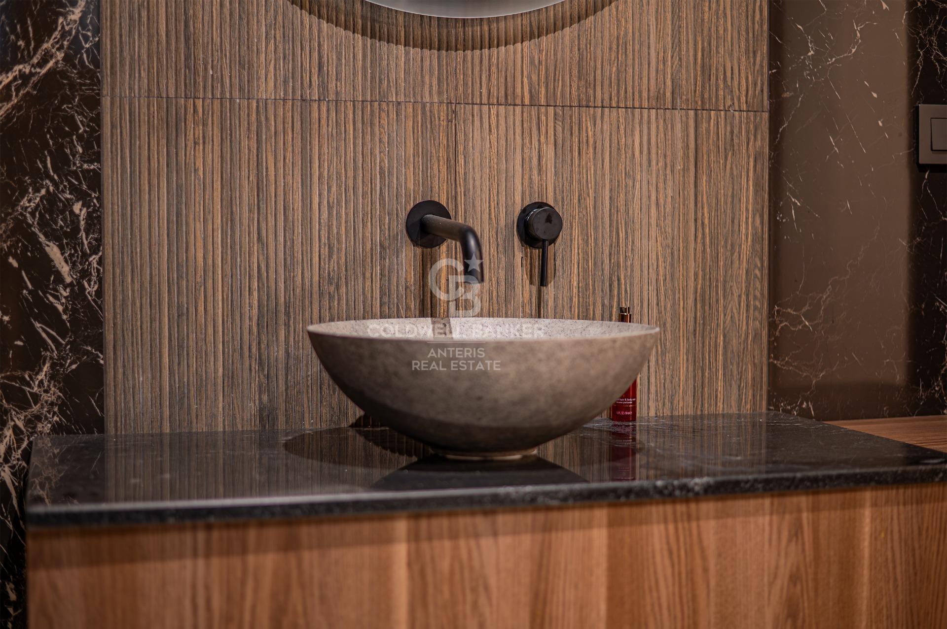 Fully renovated appartment with charm in Eixample Izquierdo