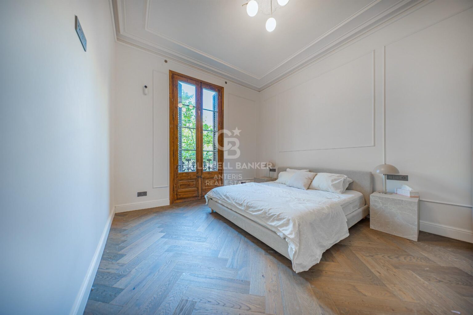 Odnowiony apartament pełen uroku w Eixample Izquierdo