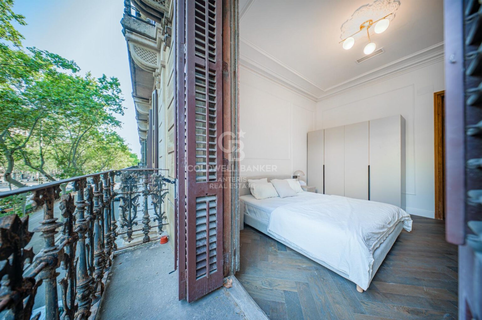 Odnowiony apartament pełen uroku w Eixample Izquierdo