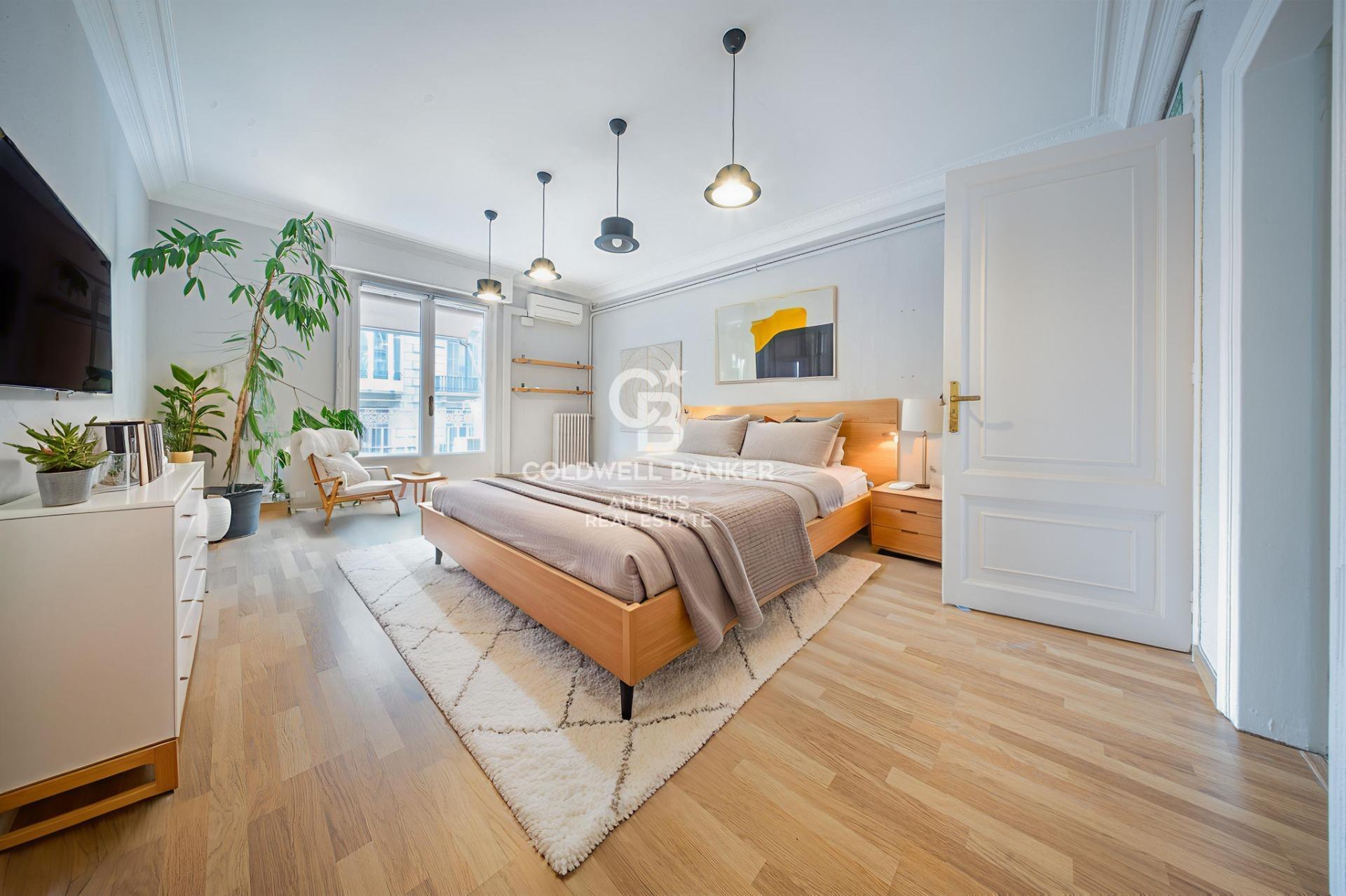 Spacious and luminous apartment next to Rambla Catalunya