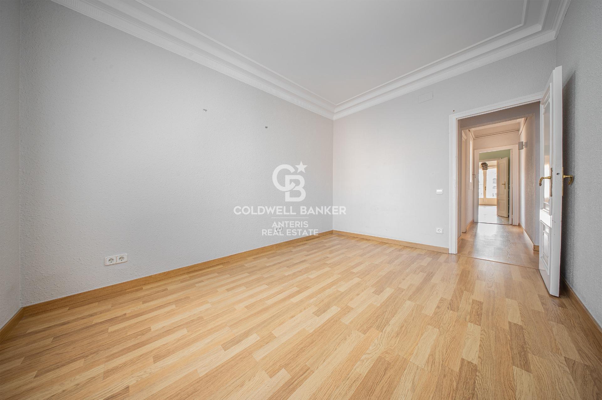 Spacious and luminous apartment next to Rambla Catalunya