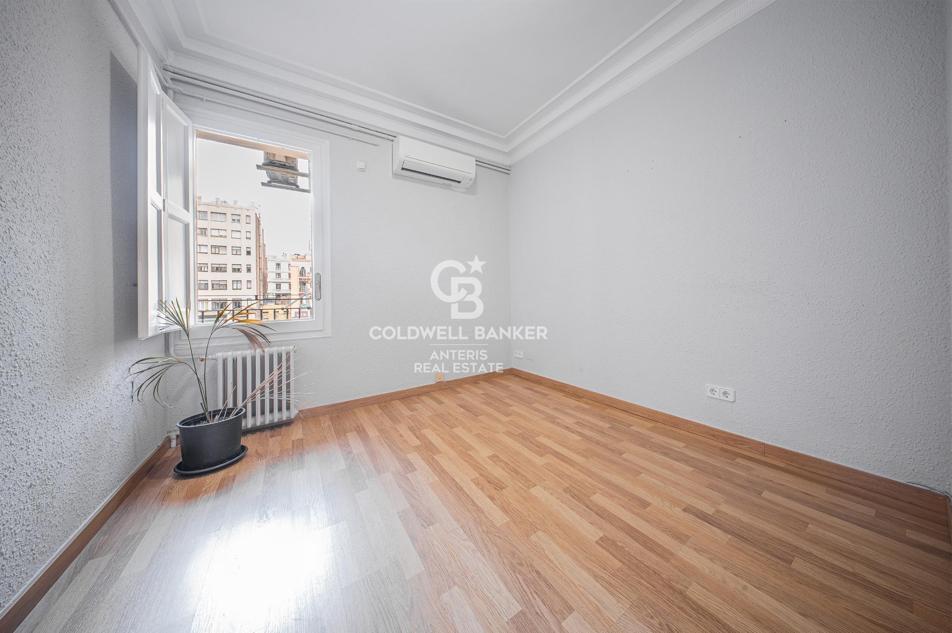 Spacious and luminous apartment next to Rambla Catalunya