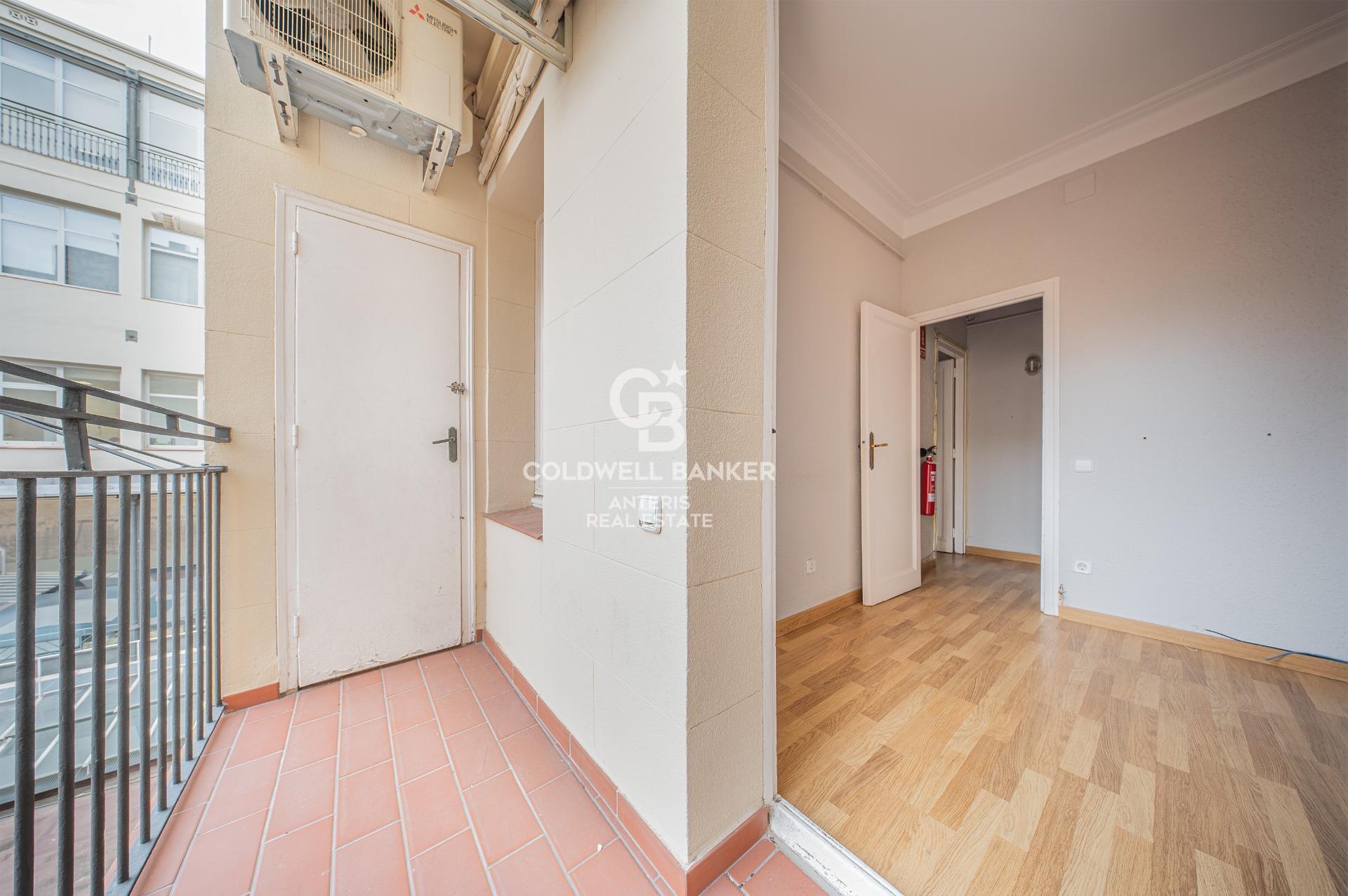 Spacious and luminous apartment next to Rambla Catalunya