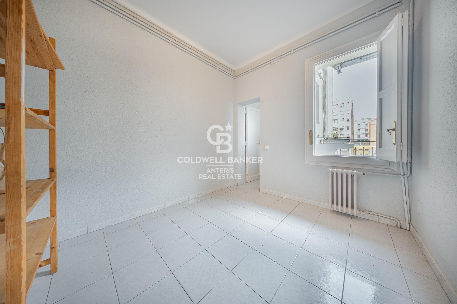 Spacious and luminous apartment next to Rambla Catalunya