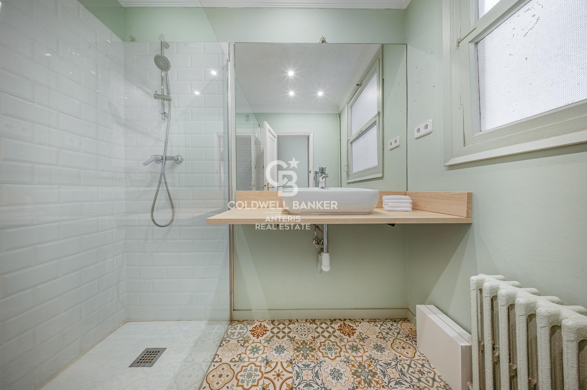 Spacious and luminous apartment next to Rambla Catalunya