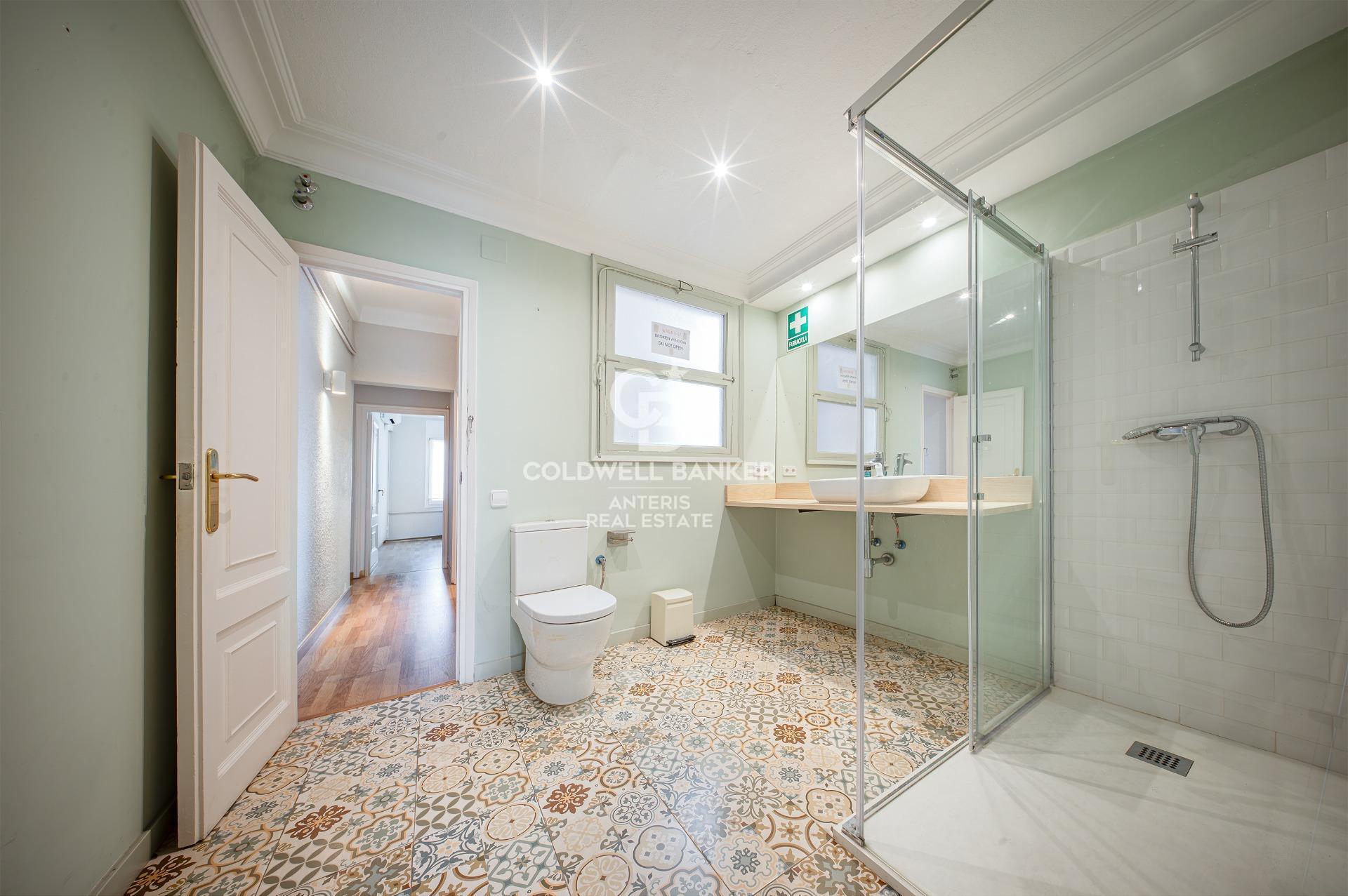 Spacious and luminous apartment next to Rambla Catalunya