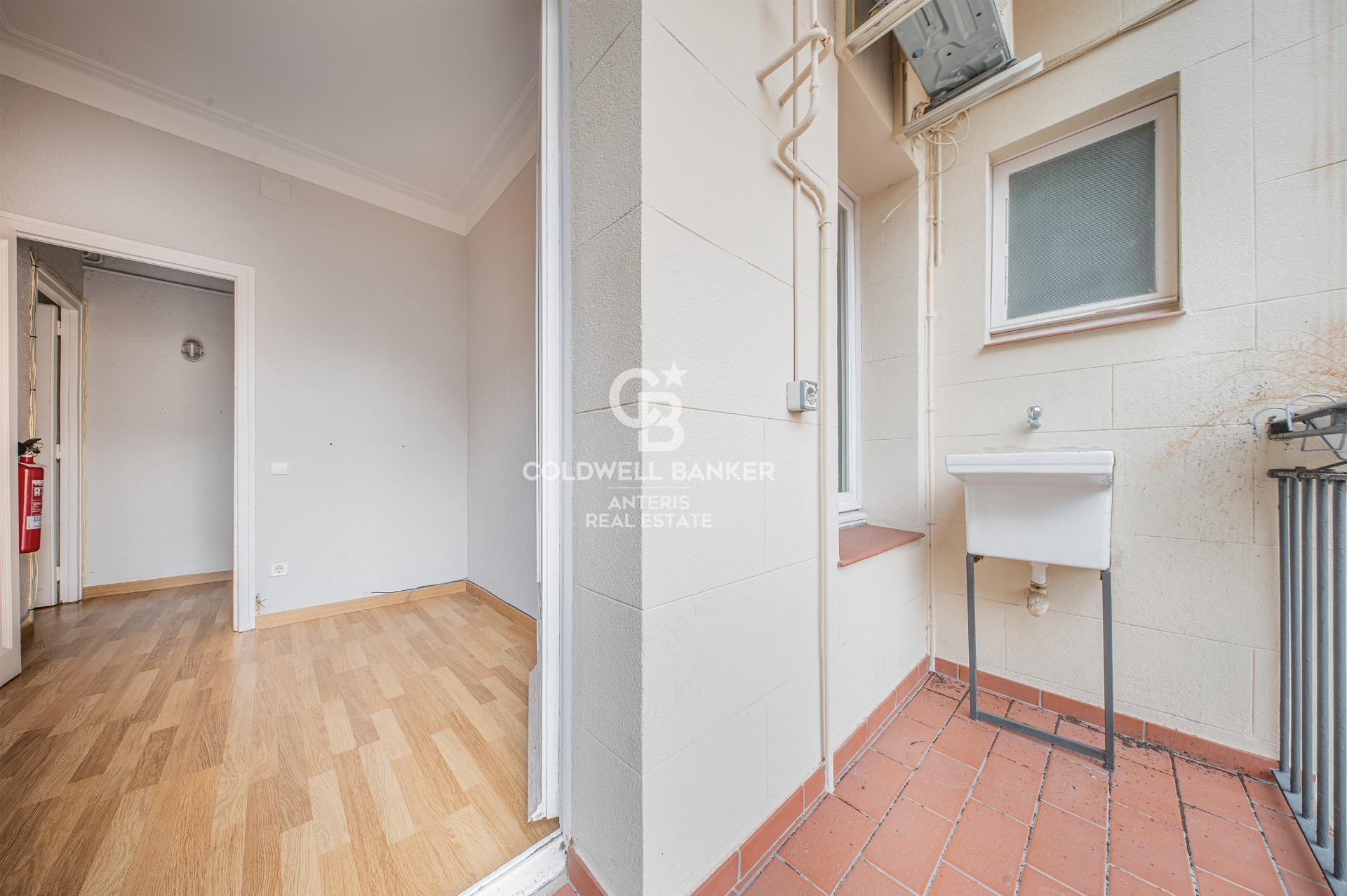 Spacious and luminous apartment next to Rambla Catalunya