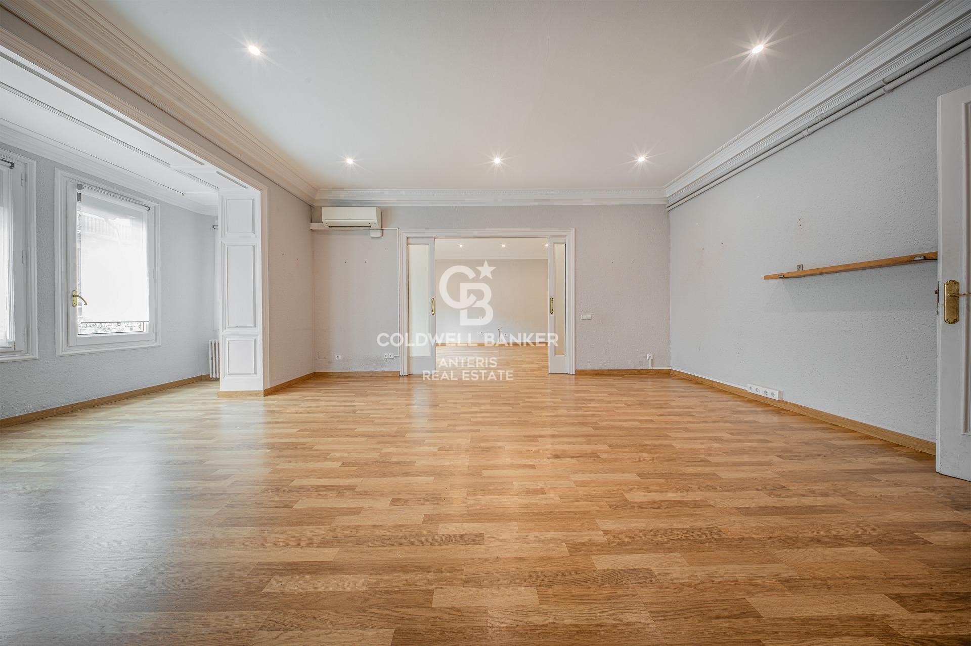 Spacious and luminous apartment next to Rambla Catalunya