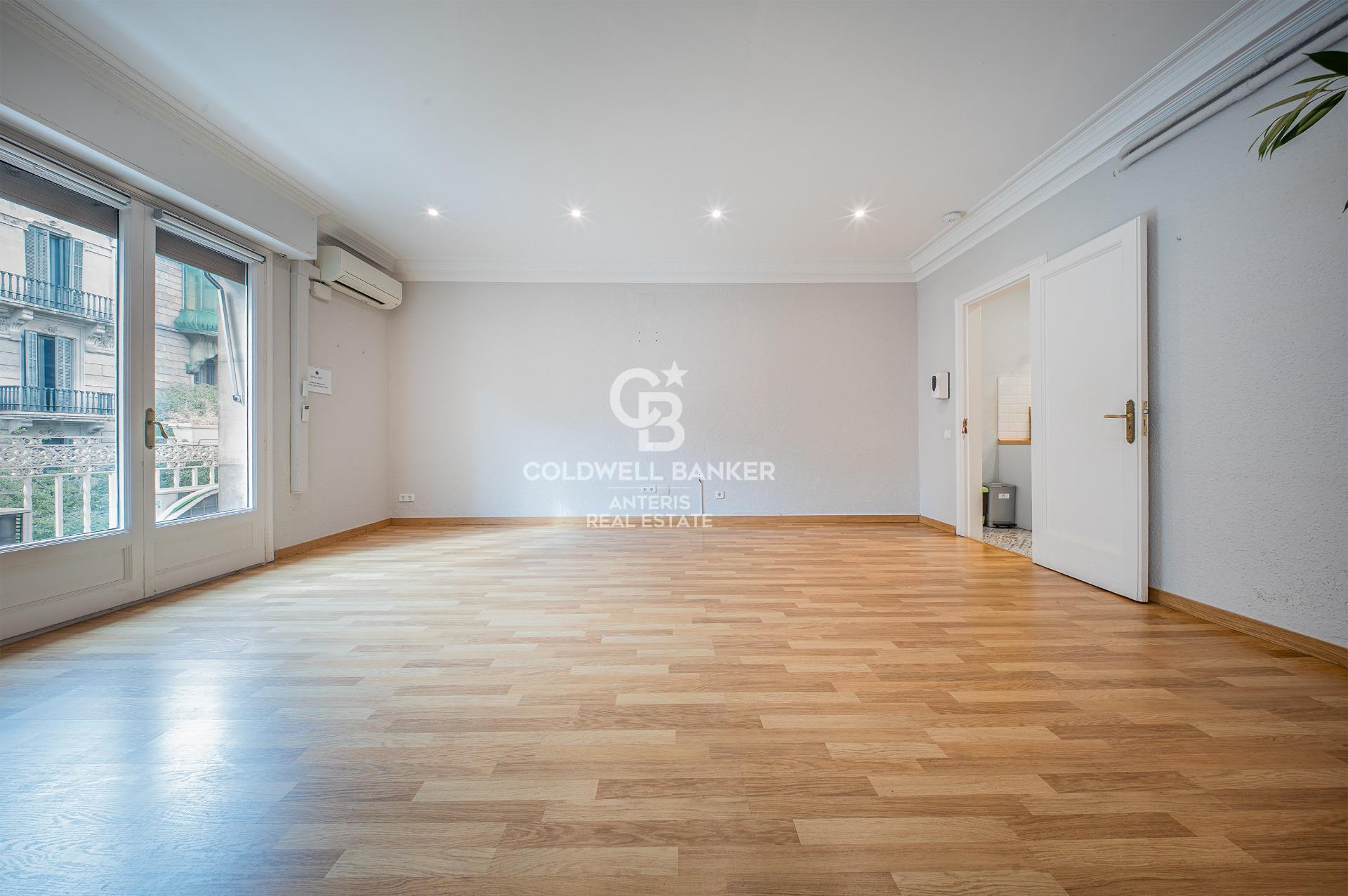 Spacious and luminous apartment next to Rambla Catalunya