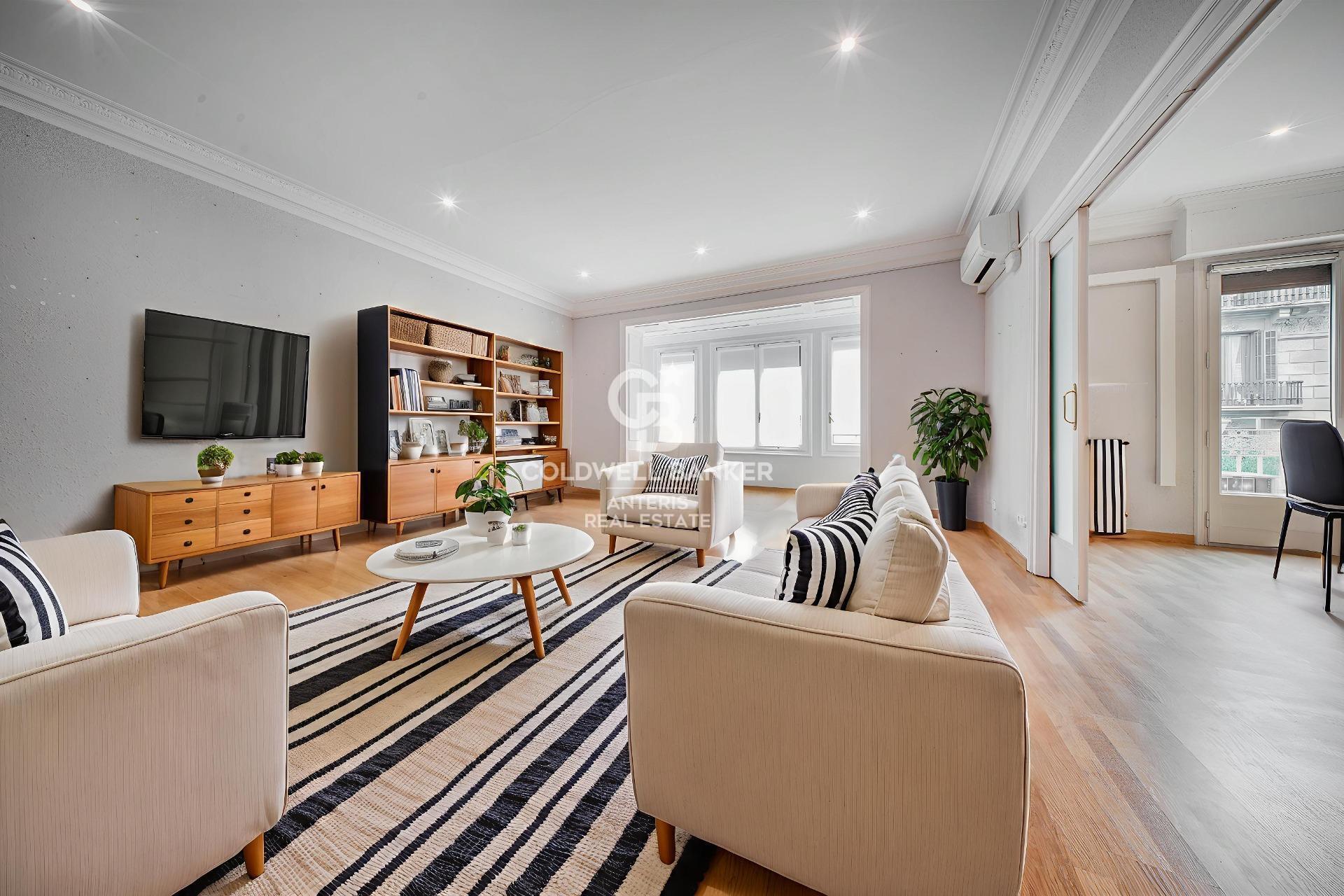 Spacious and luminous apartment next to Rambla Catalunya