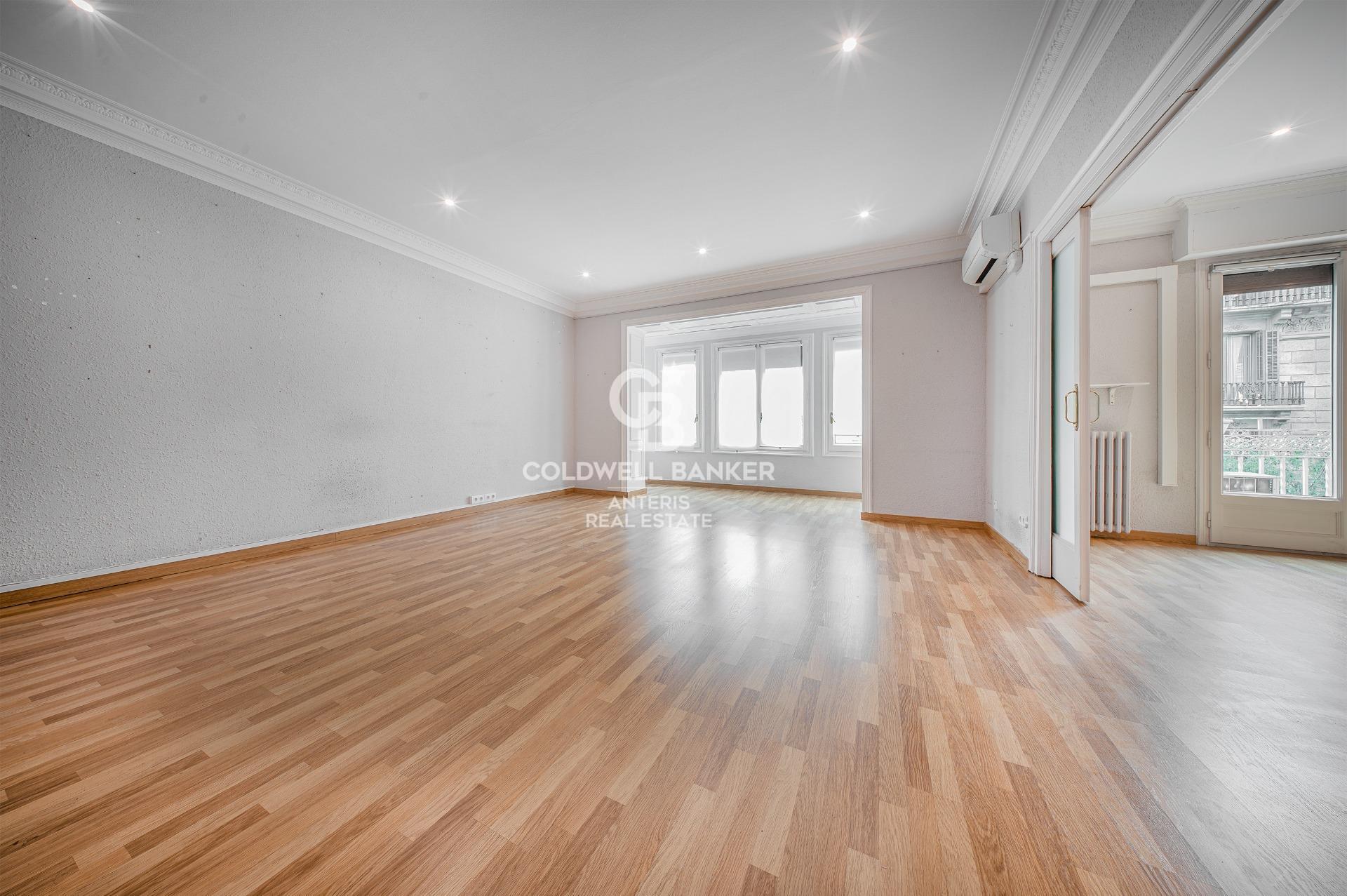 Spacious and luminous apartment next to Rambla Catalunya