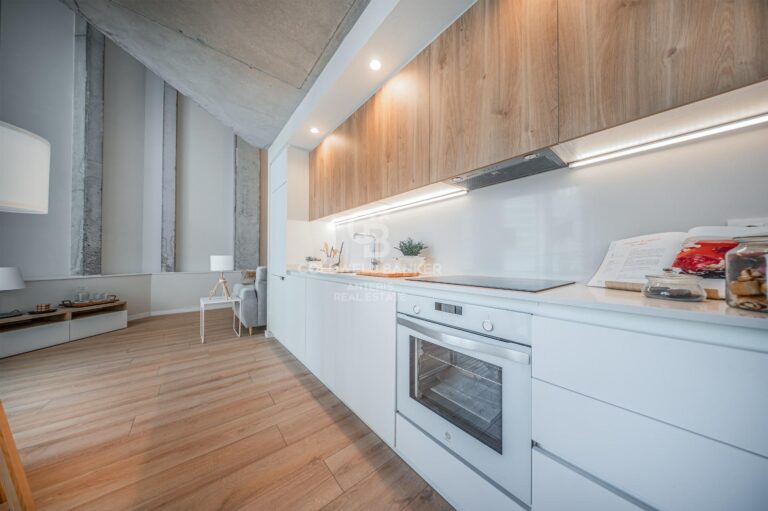 Nowoczesny duplex w ekologicznym budynku