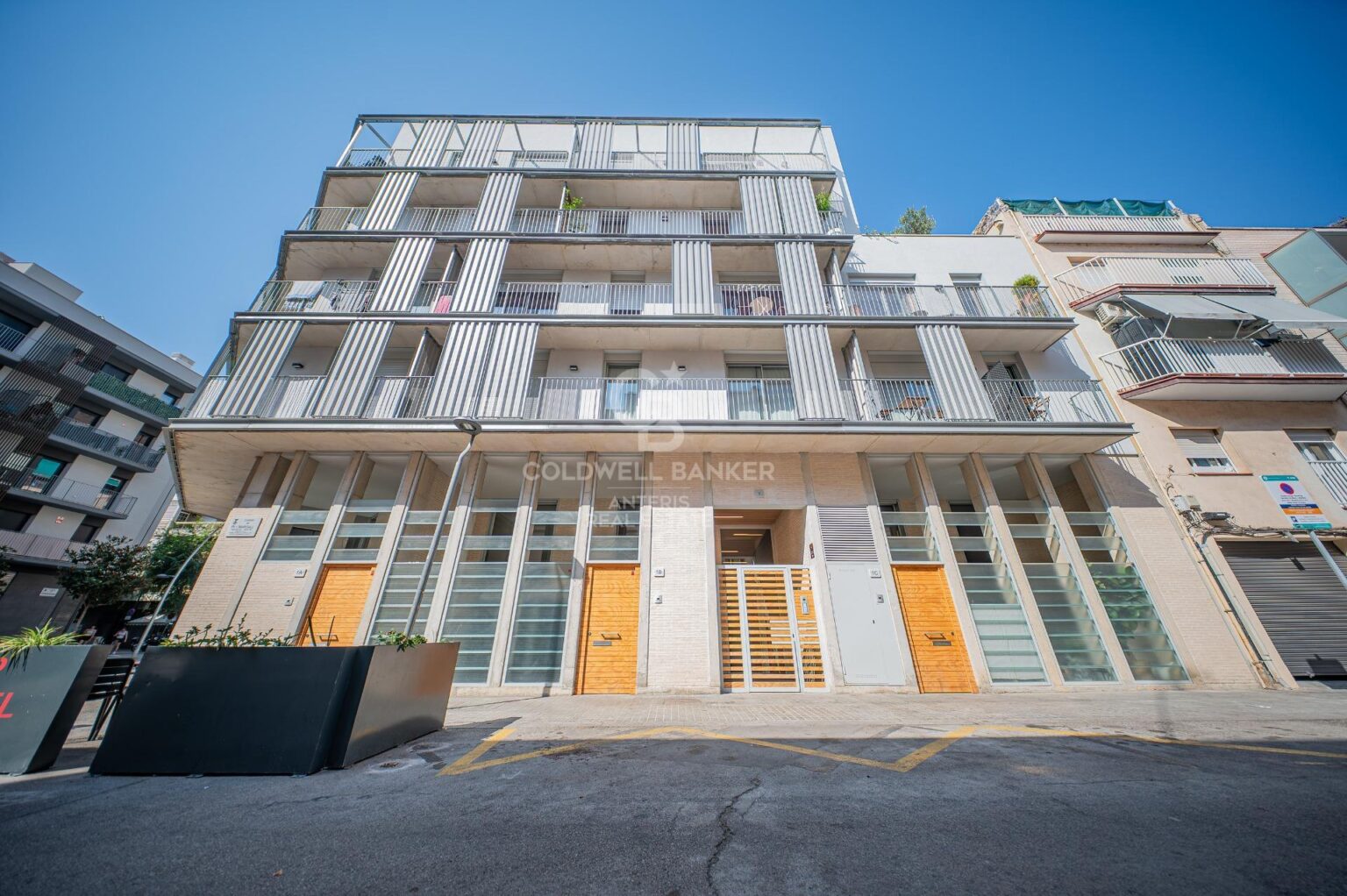 luminous duplex apartment in a sustainable building