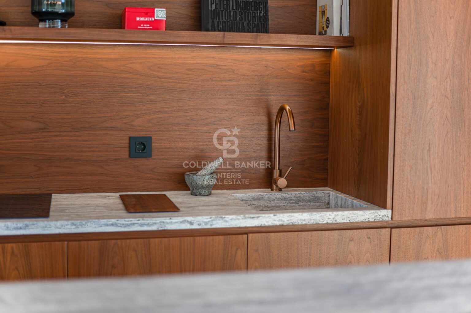 Ático reformado a estrenar en el paseo San Juan con 4 dormitorios en-suite y una terraza orientada a sur