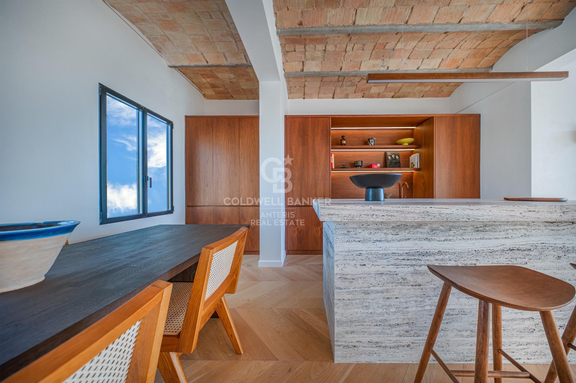 Bright renovated penthouse with terrace