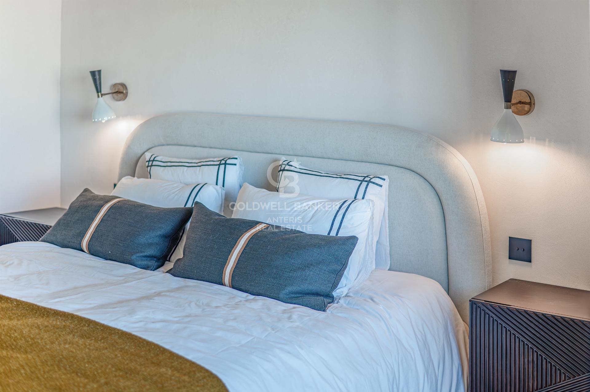 Bright renovated penthouse with terrace