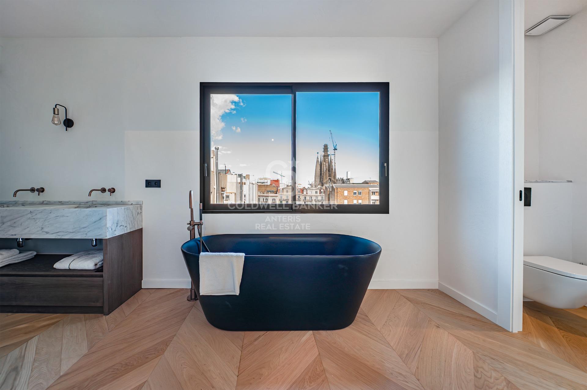 Bright renovated penthouse with terrace