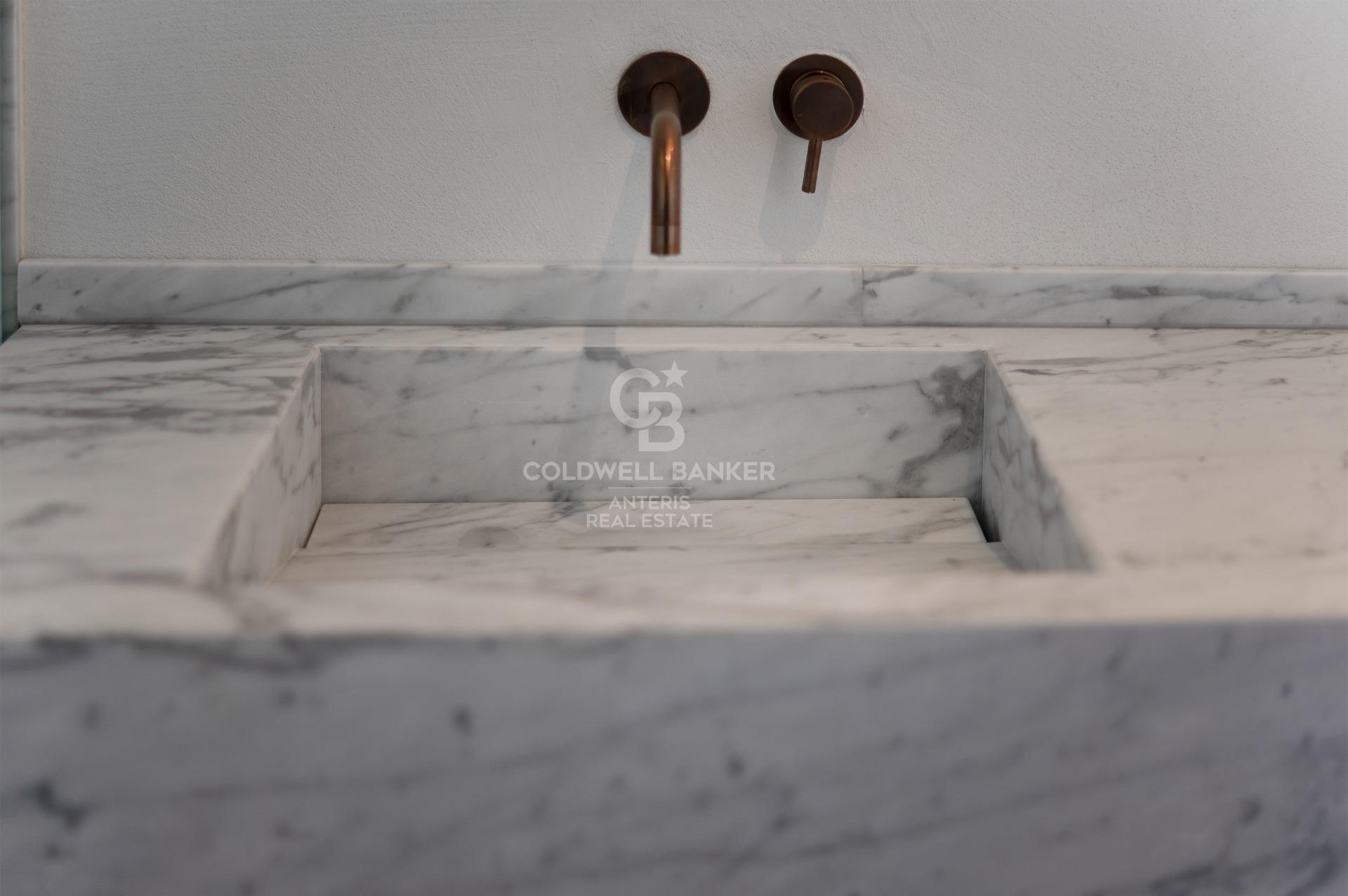 Bright renovated penthouse with terrace