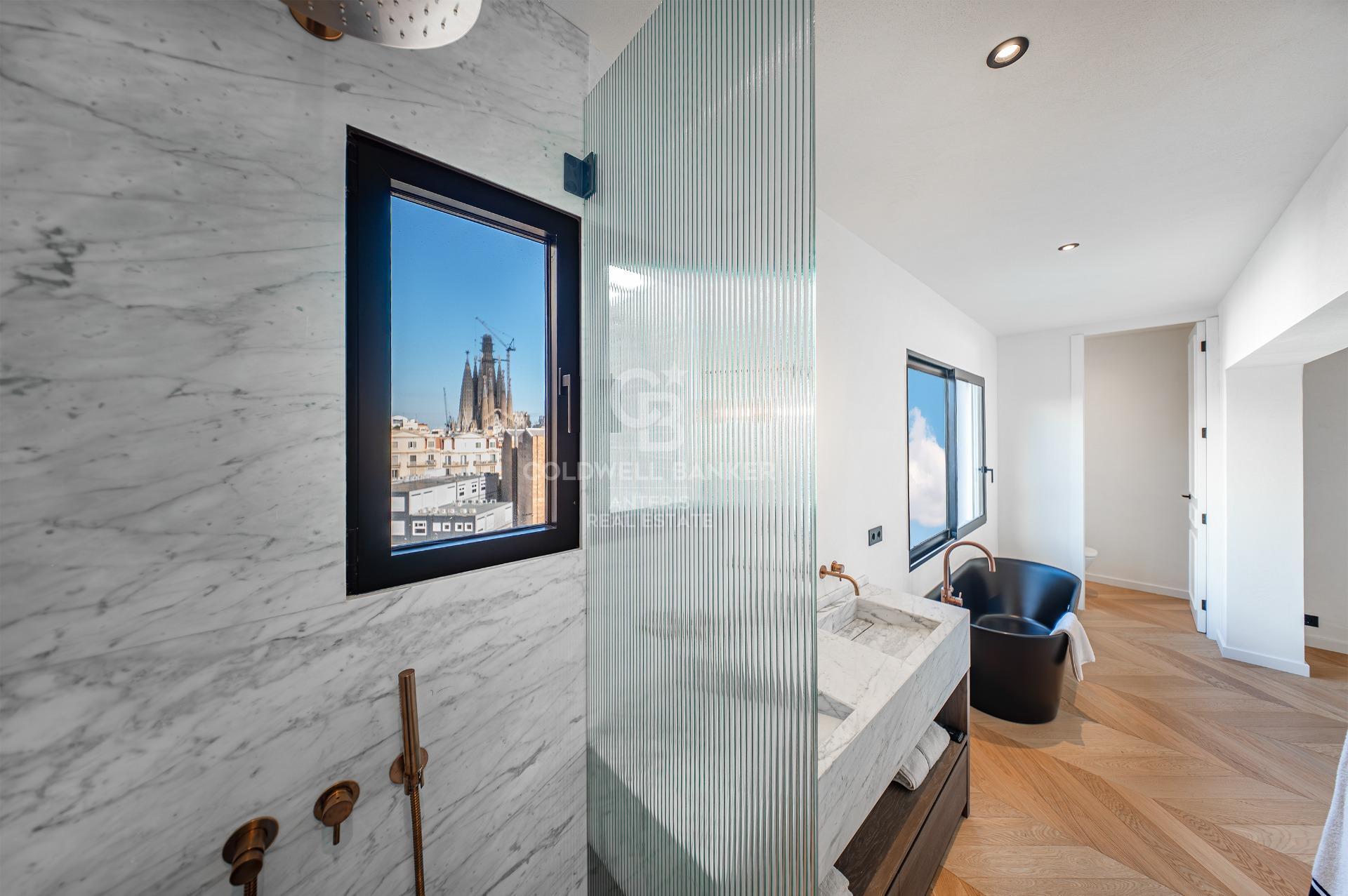 Bright renovated penthouse with terrace