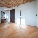 Ático reformado a estrenar en el paseo San Juan con 4 dormitorios en-suite y una terraza orientada a sur