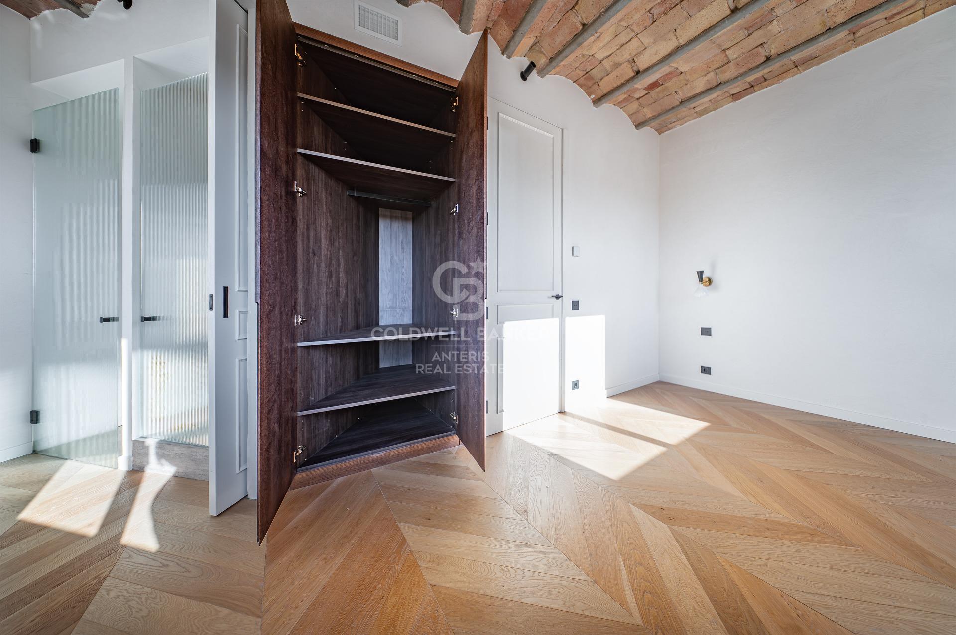 Bright renovated penthouse with terrace