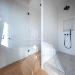 Ático reformado a estrenar en el paseo San Juan con 4 dormitorios en-suite y una terraza orientada a sur