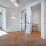 Ático reformado a estrenar en el paseo San Juan con 4 dormitorios en-suite y una terraza orientada a sur